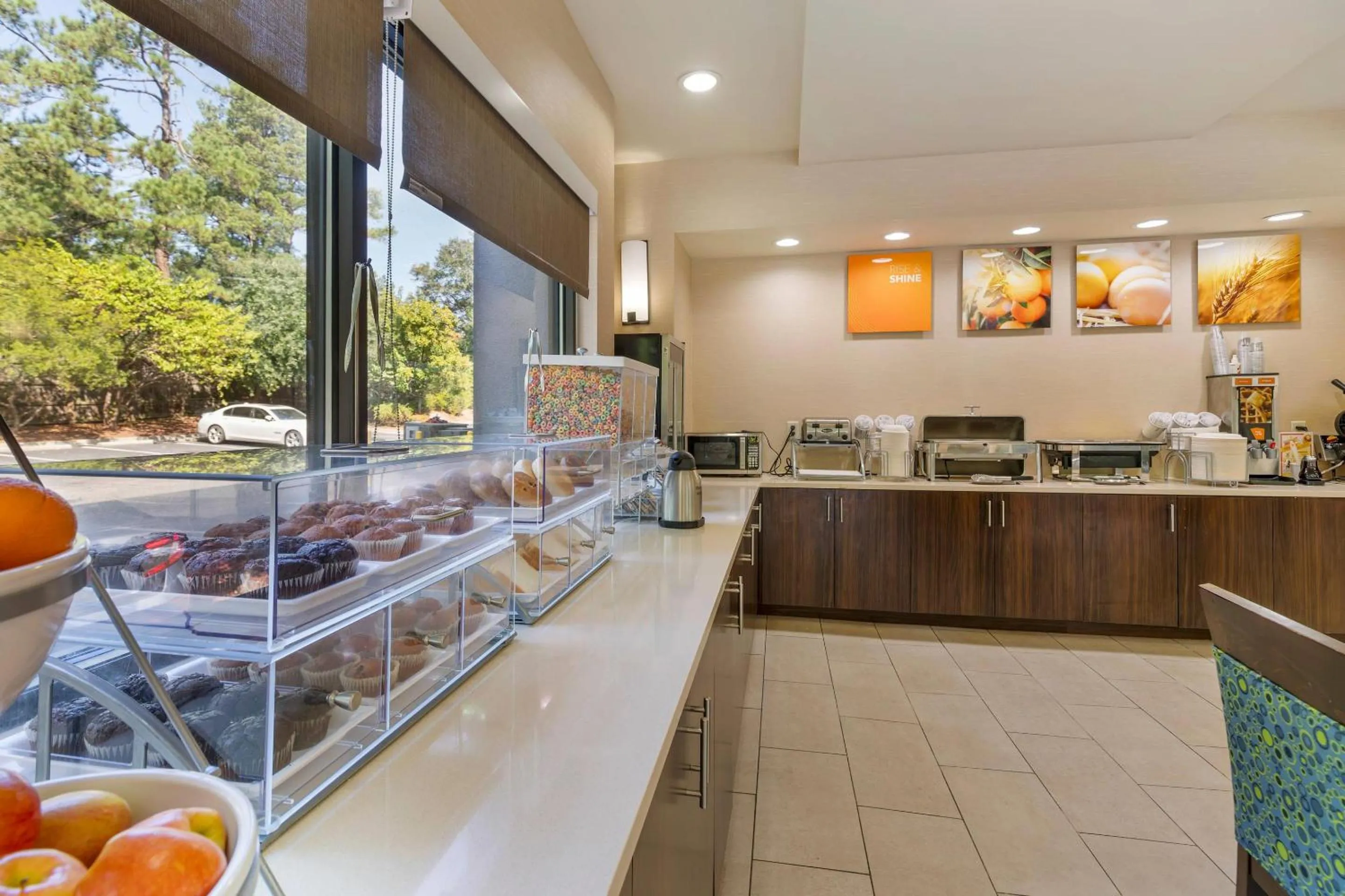 Breakfast in Comfort Suites Columbia Northeast - Fort Jackson