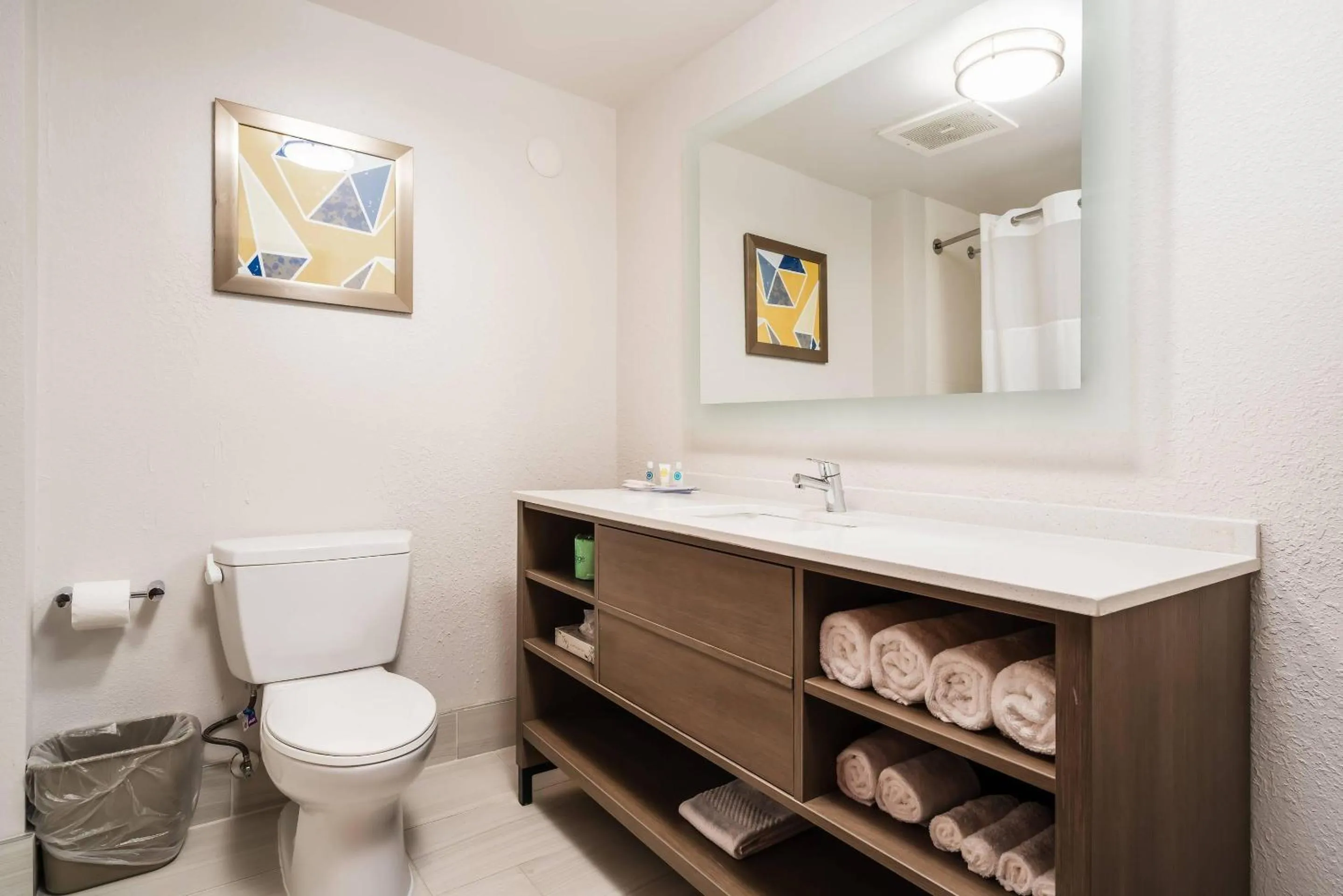 Bedroom in Comfort Suites Columbia Northeast - Fort Jackson