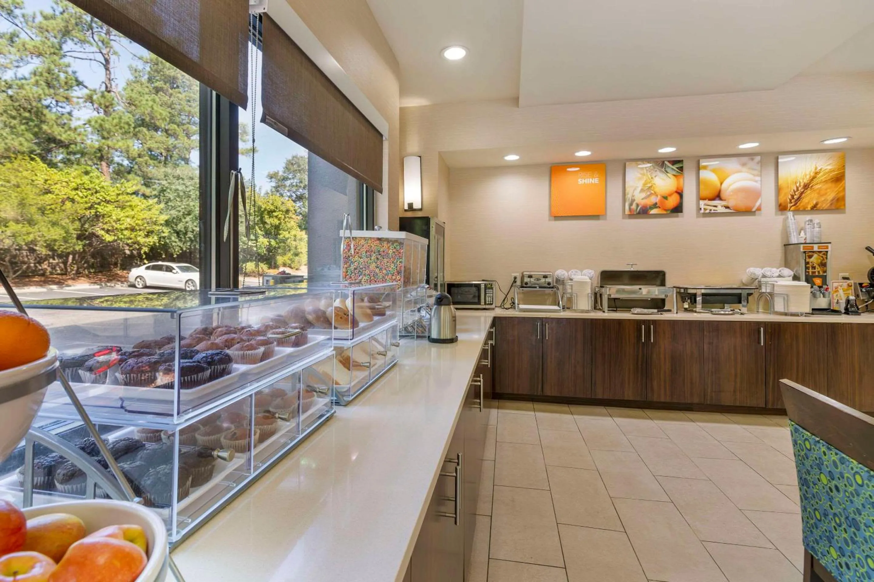 Breakfast in Comfort Suites Columbia Northeast - Fort Jackson