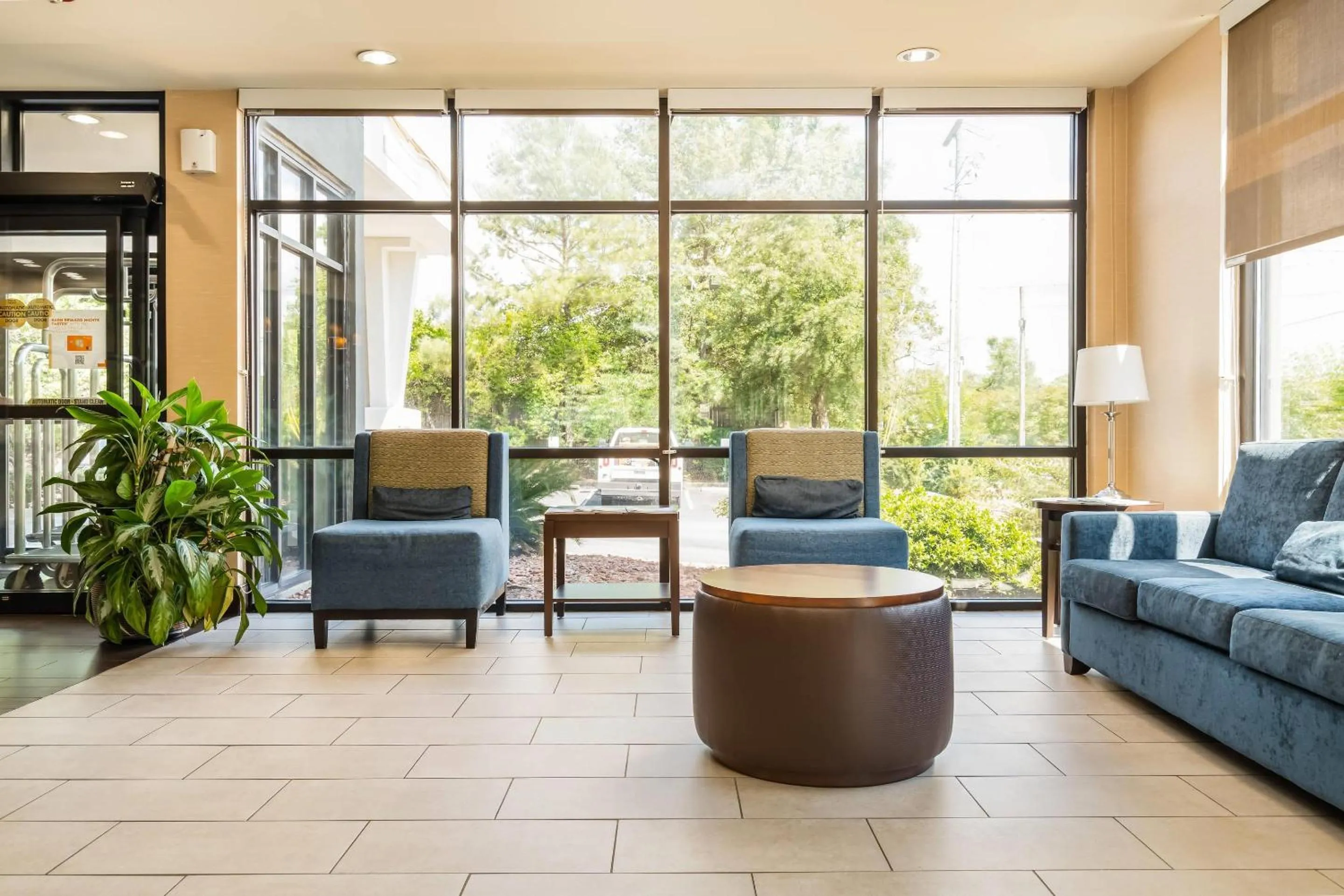 Lobby or reception in Comfort Suites Columbia Northeast - Fort Jackson