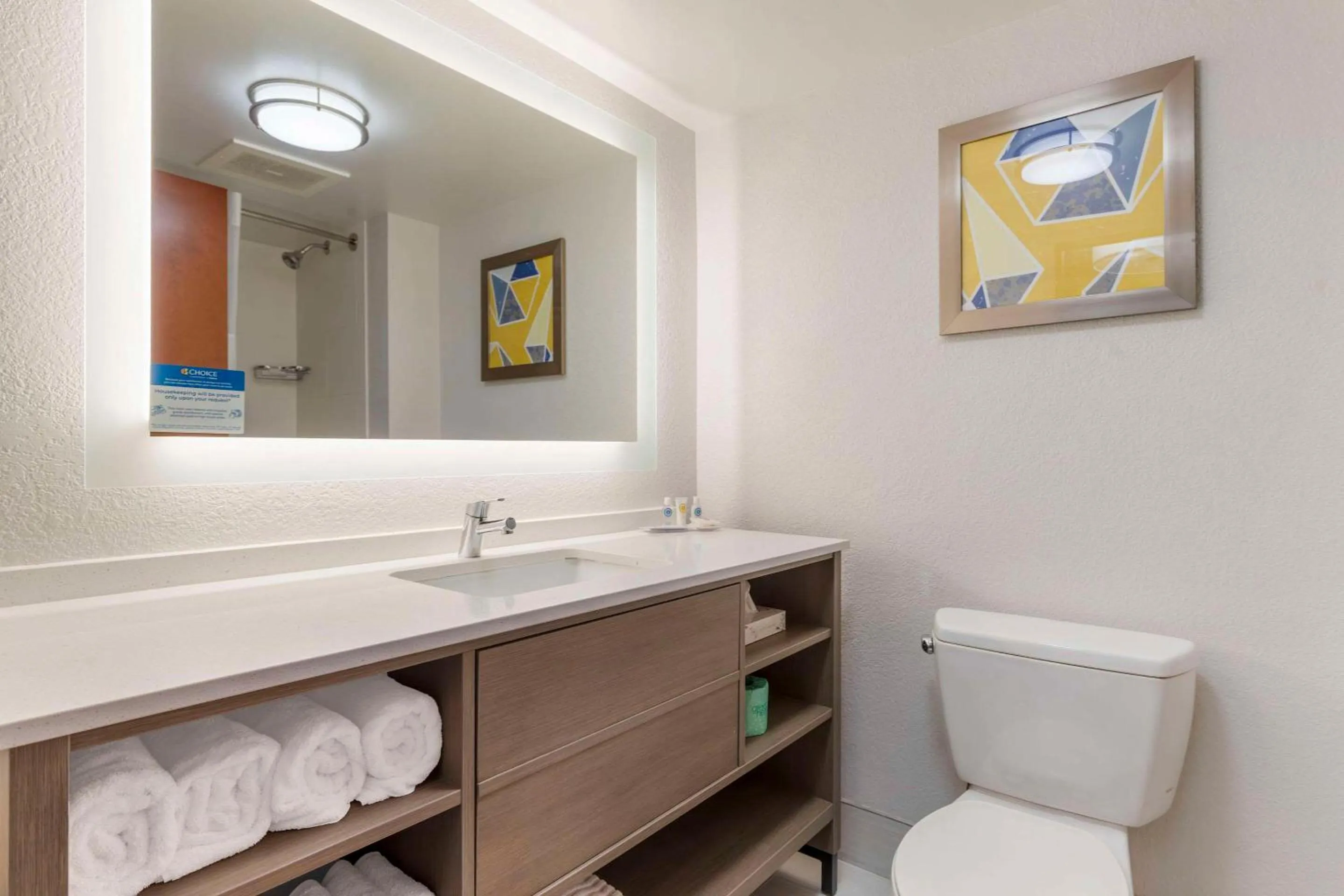 Bedroom in Comfort Suites Columbia Northeast - Fort Jackson