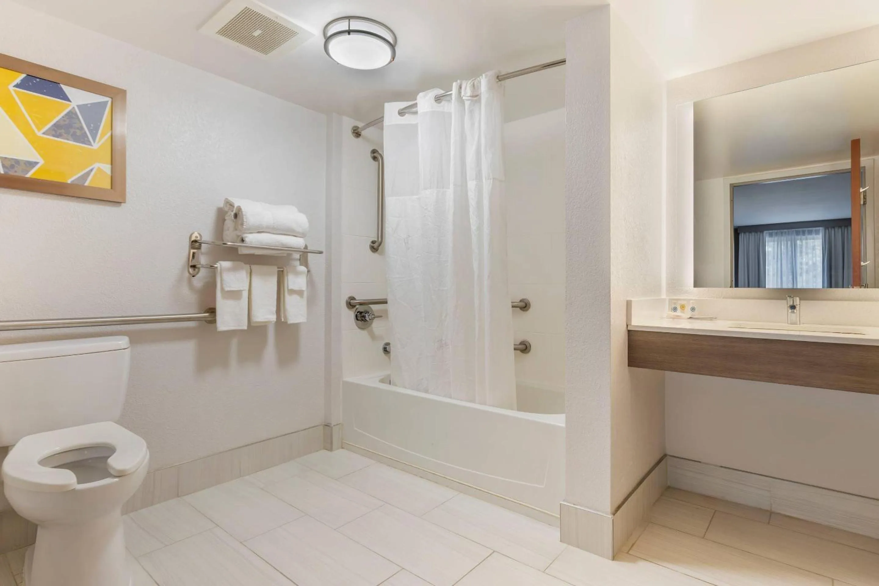 Bedroom in Comfort Suites Columbia Northeast - Fort Jackson