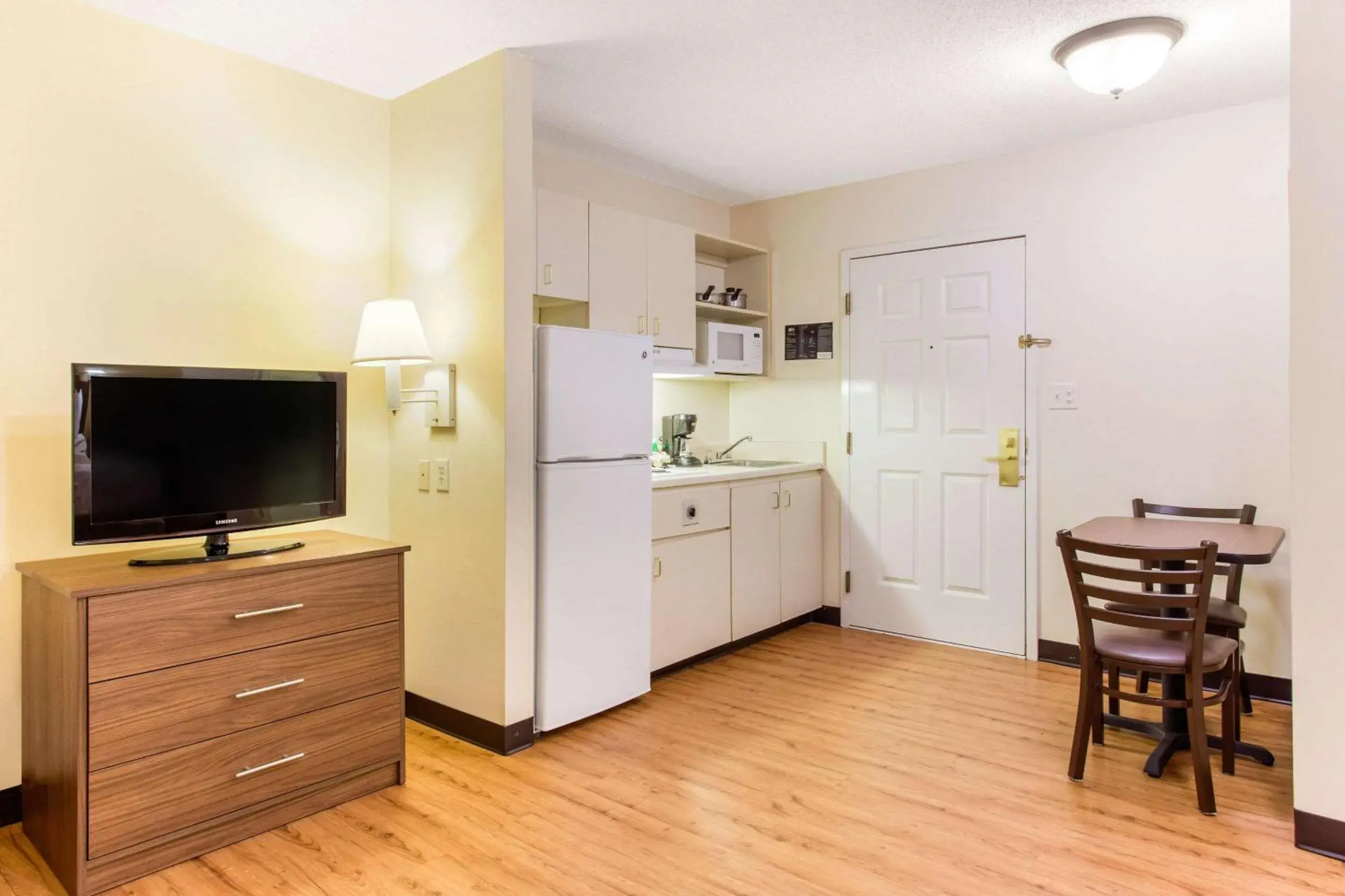 Photo of the whole room in Studio 6 Myrtle Beach, SC Photo of the whole room in Studio 6 Myrtle Beach, SC