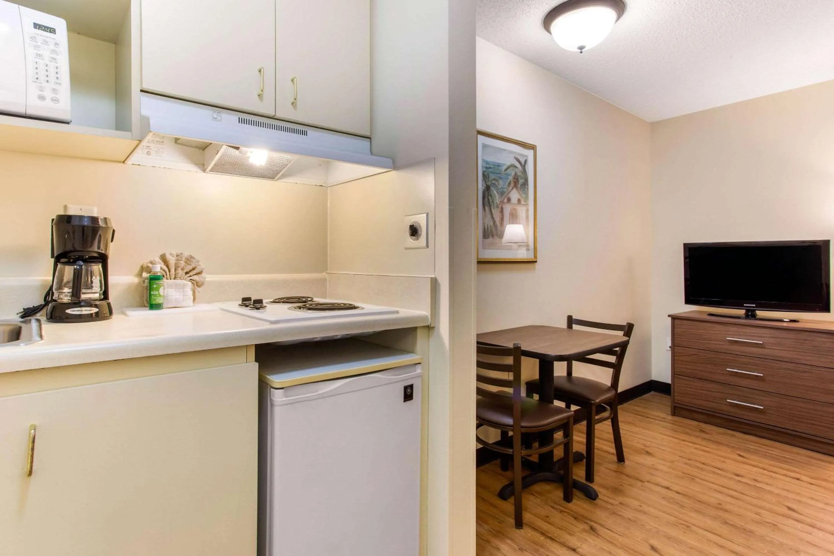 Photo of the whole room in Studio 6 Myrtle Beach, SC