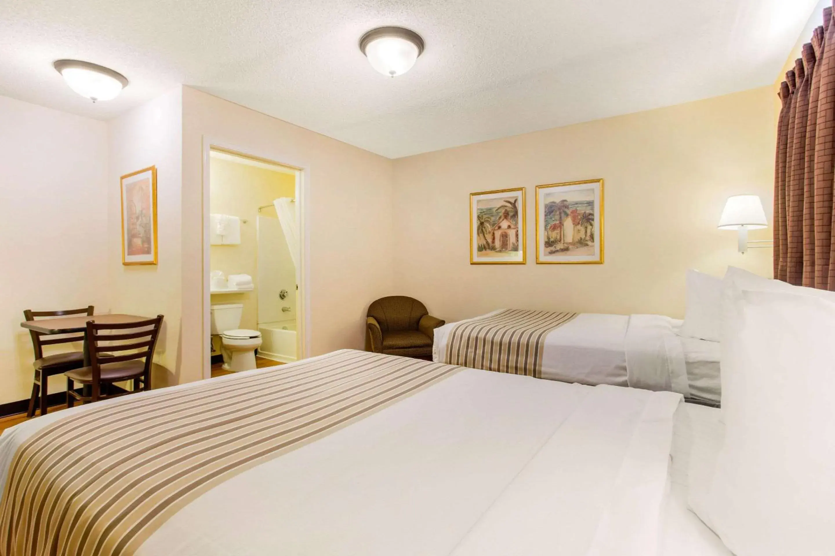 Photo of the whole room, Bed in Studio 6 Myrtle Beach, SC Photo of the whole room, Bed in Studio 6 Myrtle Beach, SC