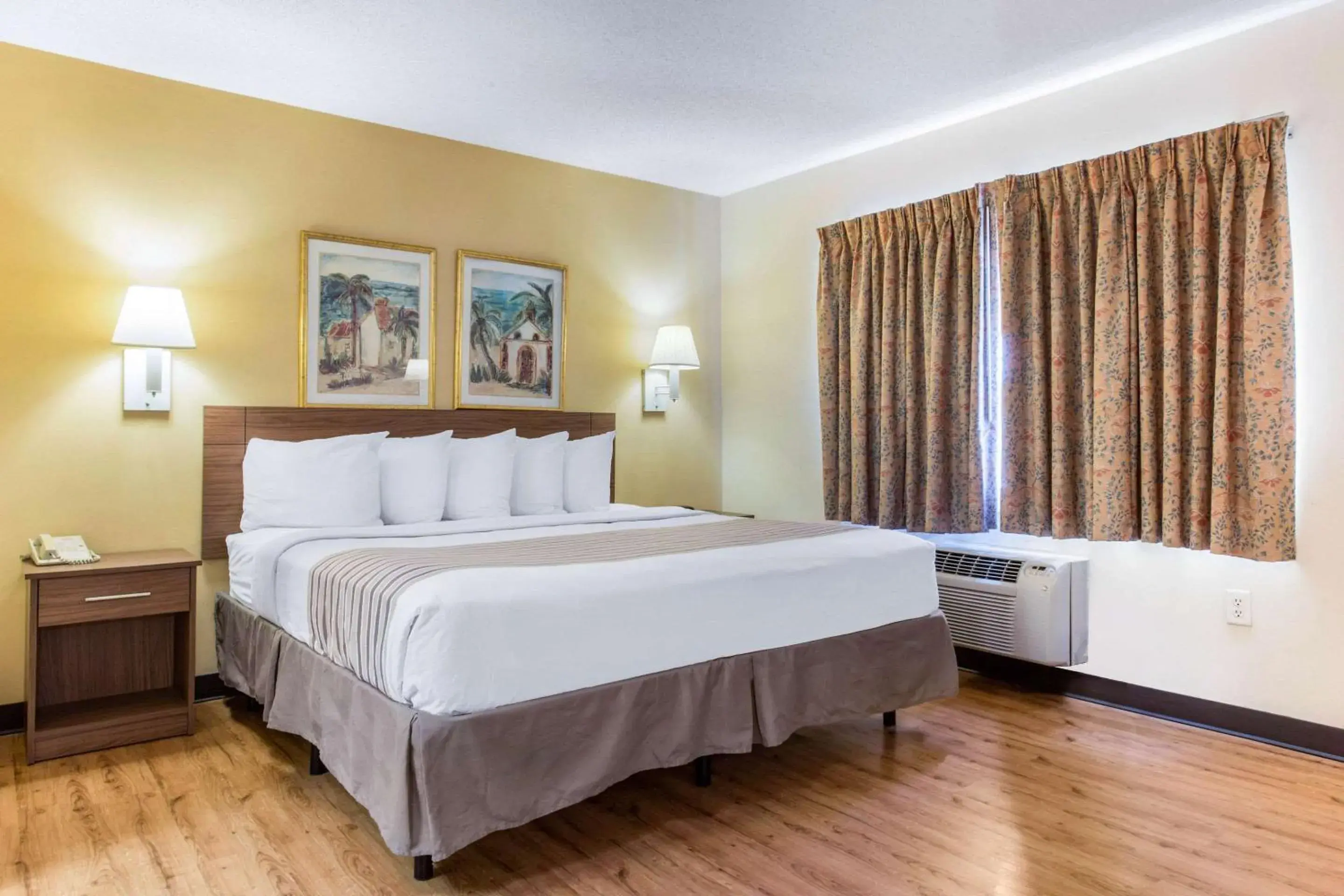 Photo of the whole room, Bed in Studio 6 Myrtle Beach, SC Photo of the whole room, Bed in Studio 6 Myrtle Beach, SC