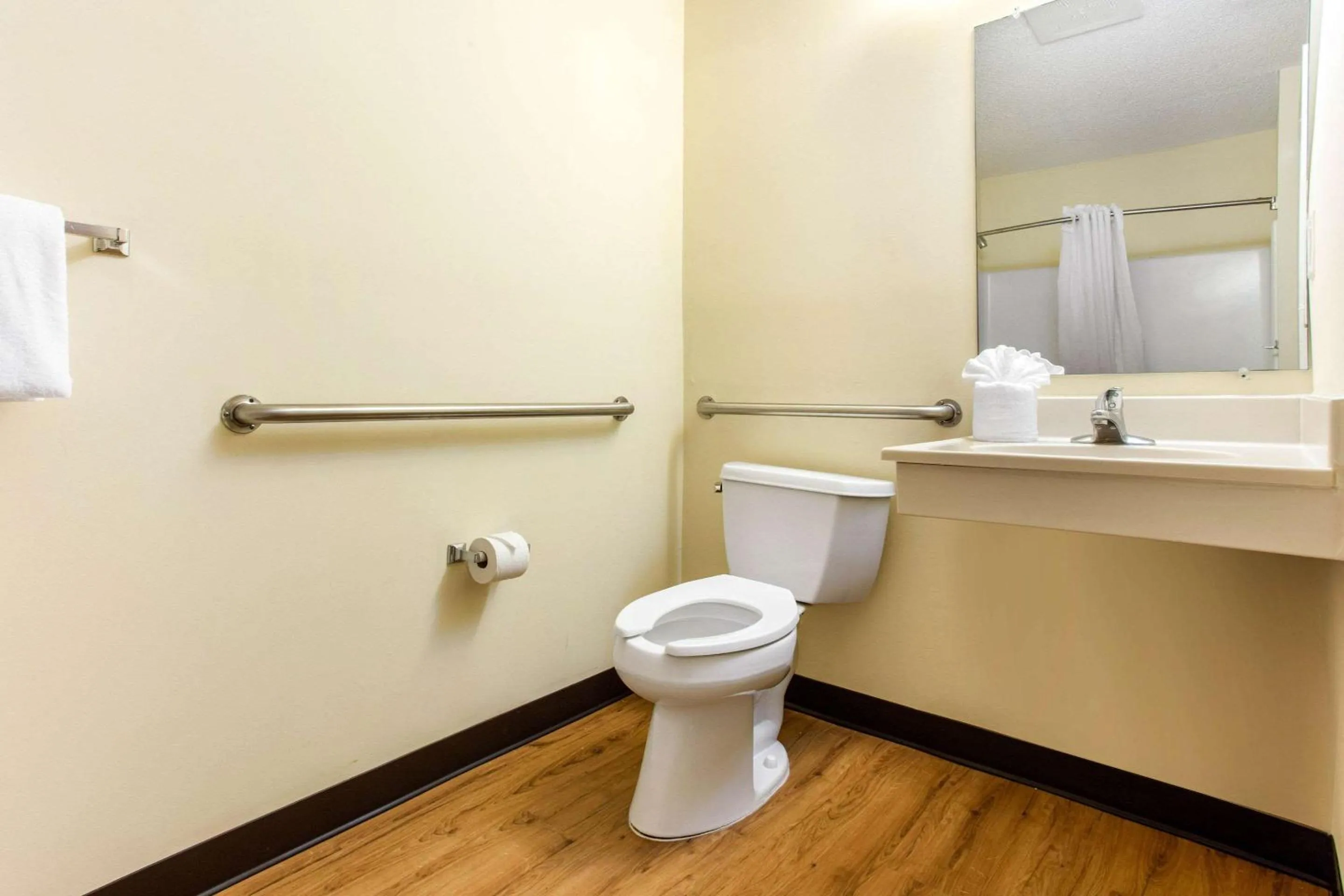 Bathroom in Studio 6 Myrtle Beach, SC