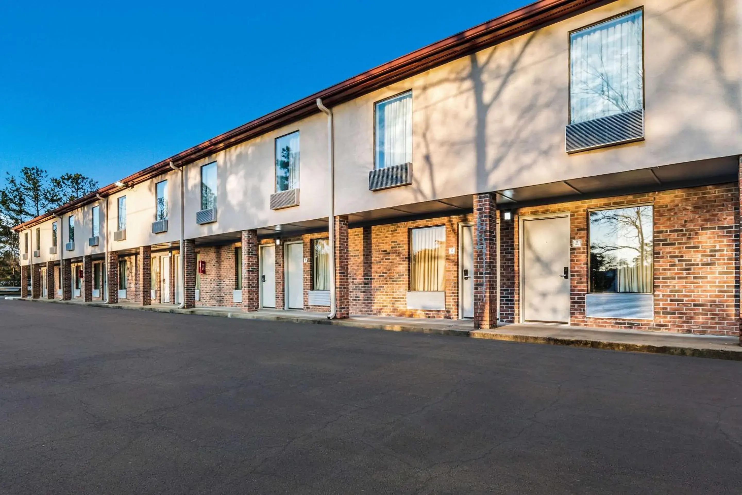 Property building in Quality Inn Columbia Airport Property building in Quality Inn Columbia Airport