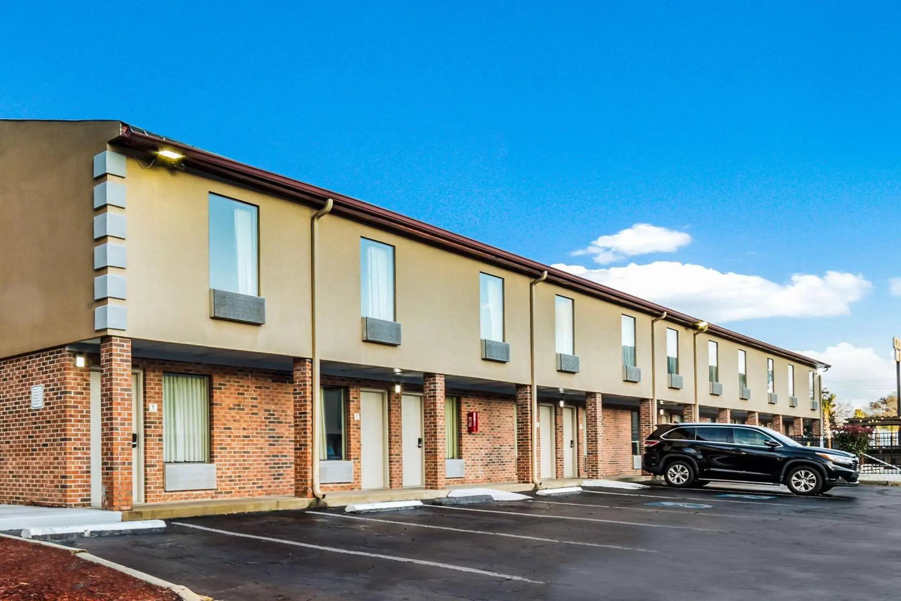 Property building in Quality Inn Columbia Airport Property building in Quality Inn Columbia Airport