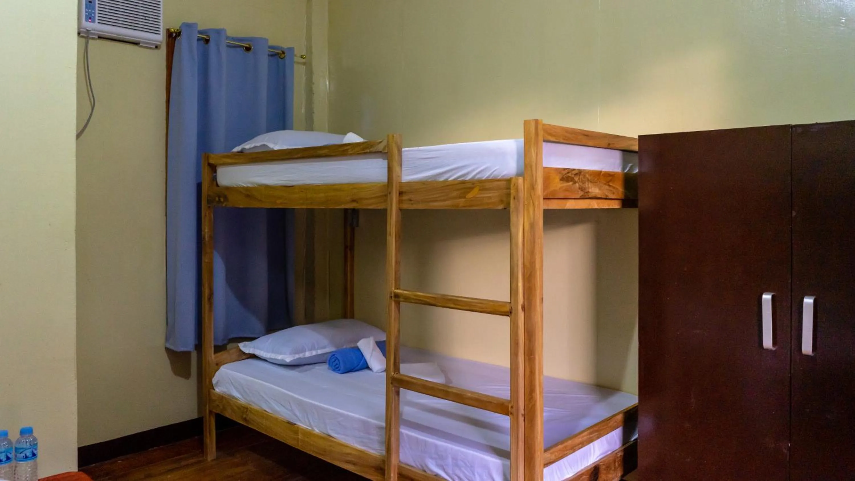 Bed in Southside Tourist Inn