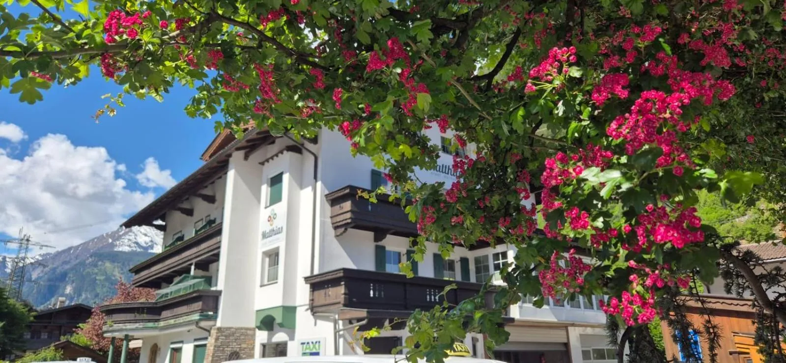 Property building in Apart Matthias