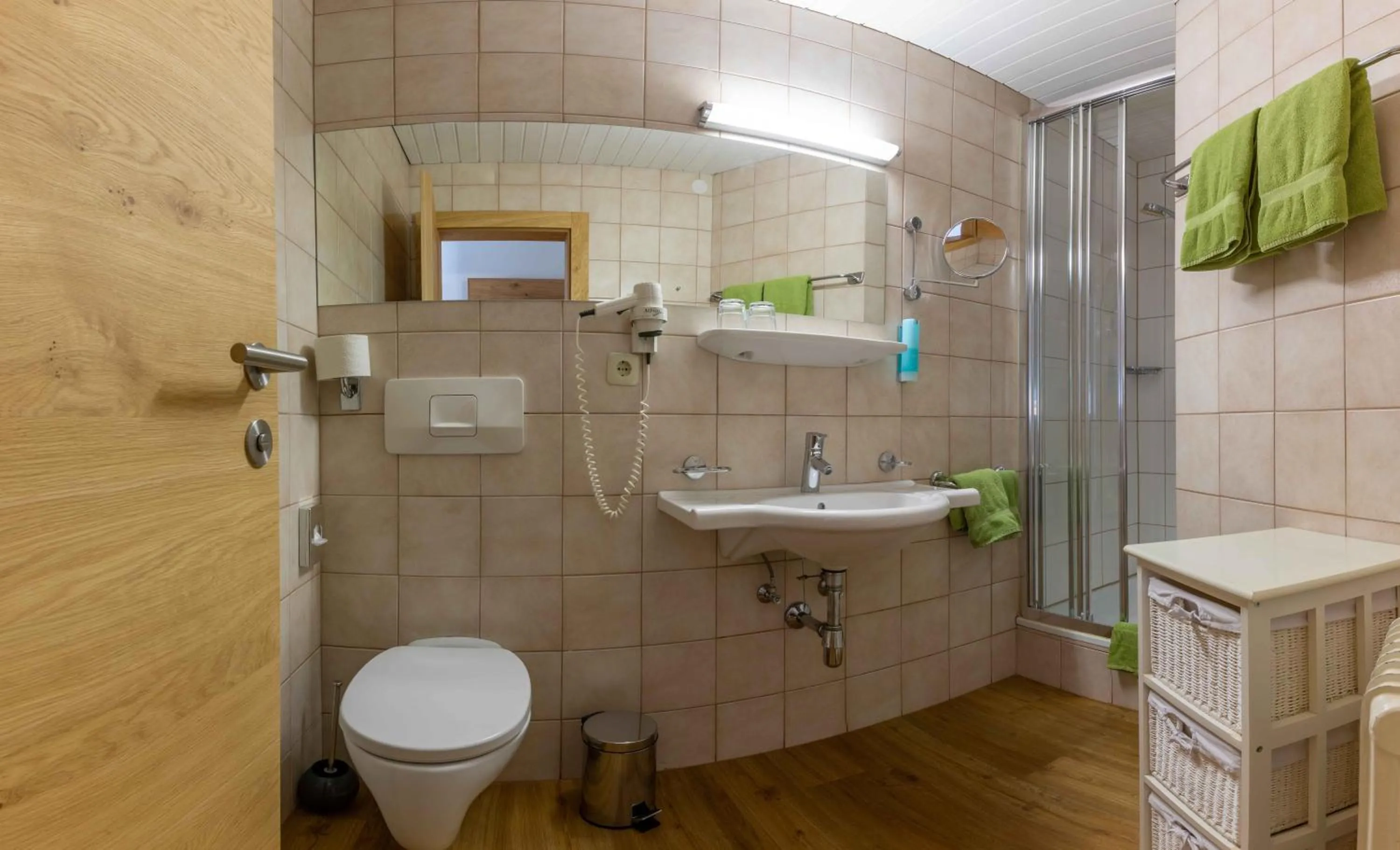 Shower in Apart Matthias