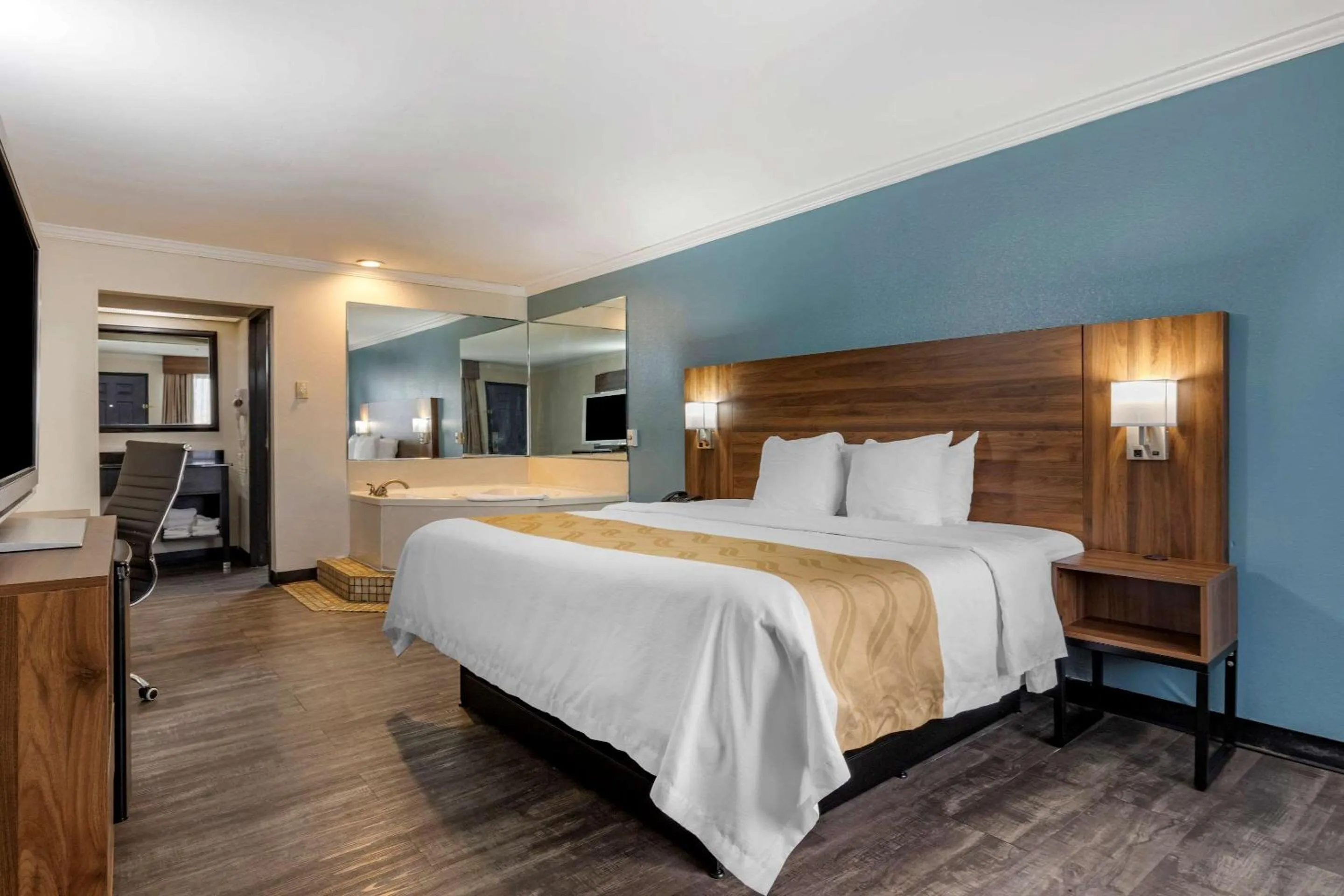 Bedroom, Bed in Quality Inn & Suites Ft Jackson Maingate