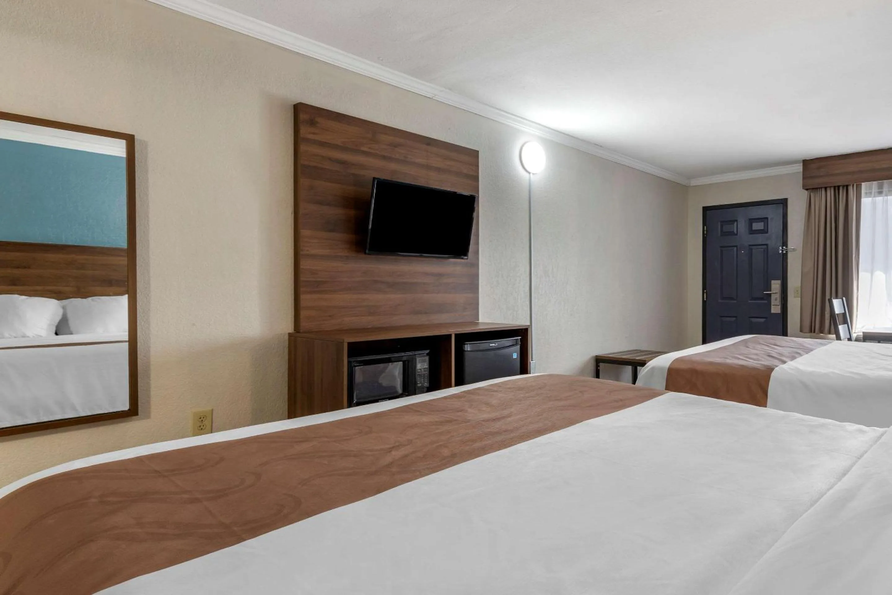 Bedroom, Bed in Quality Inn & Suites Ft Jackson Maingate