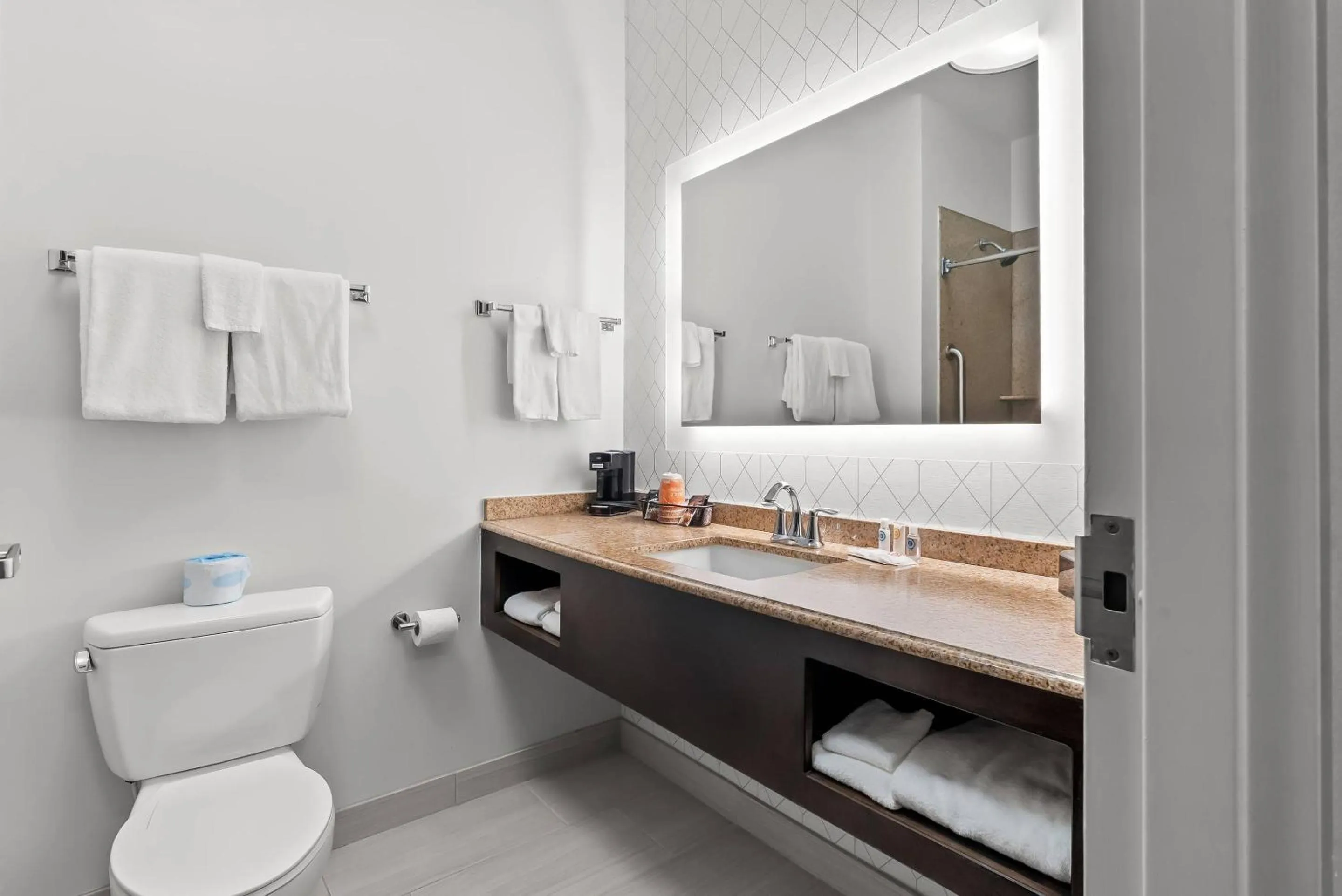 Bedroom in Comfort Suites Simpsonville - Greenville