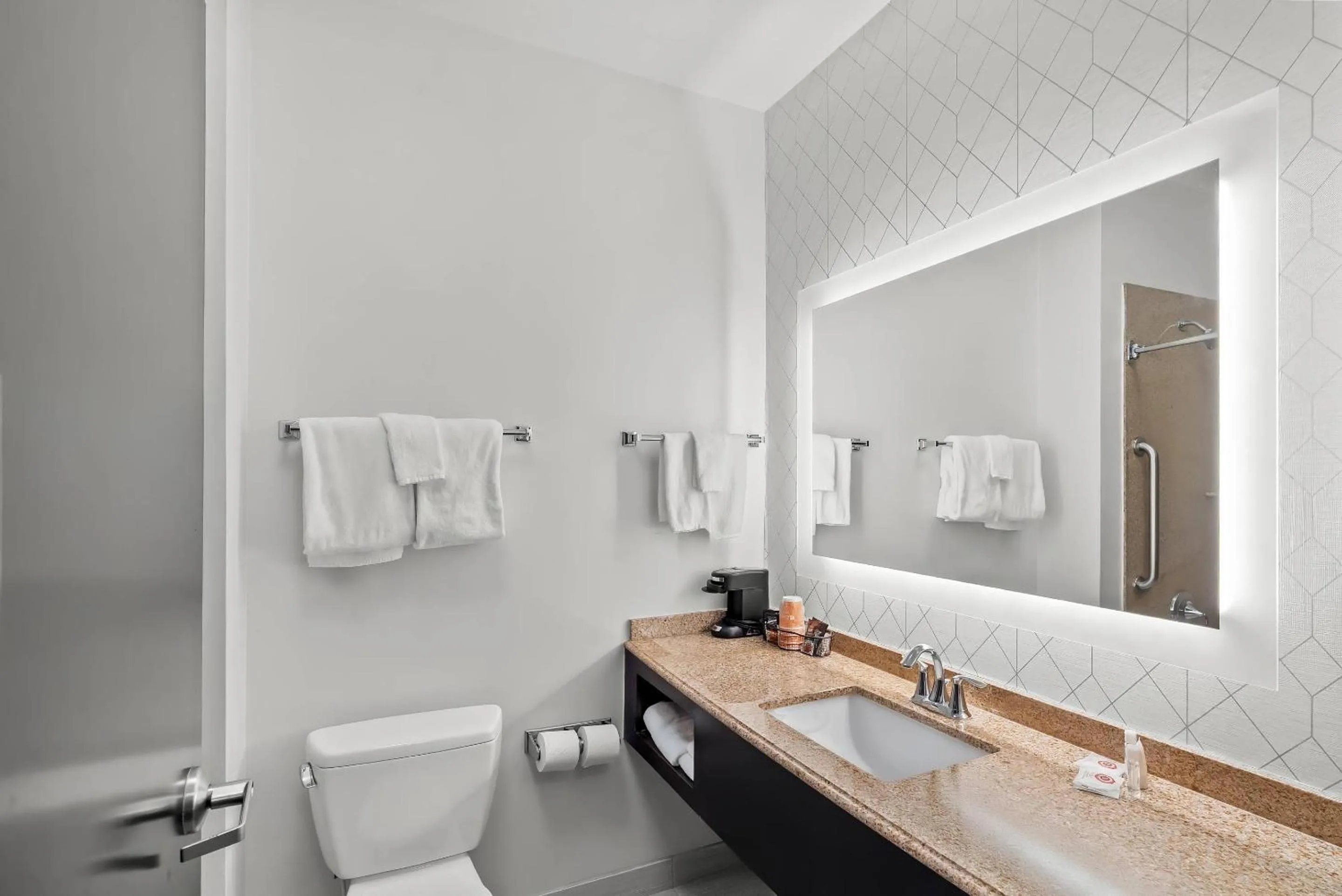 Bedroom in Comfort Suites Simpsonville - Greenville