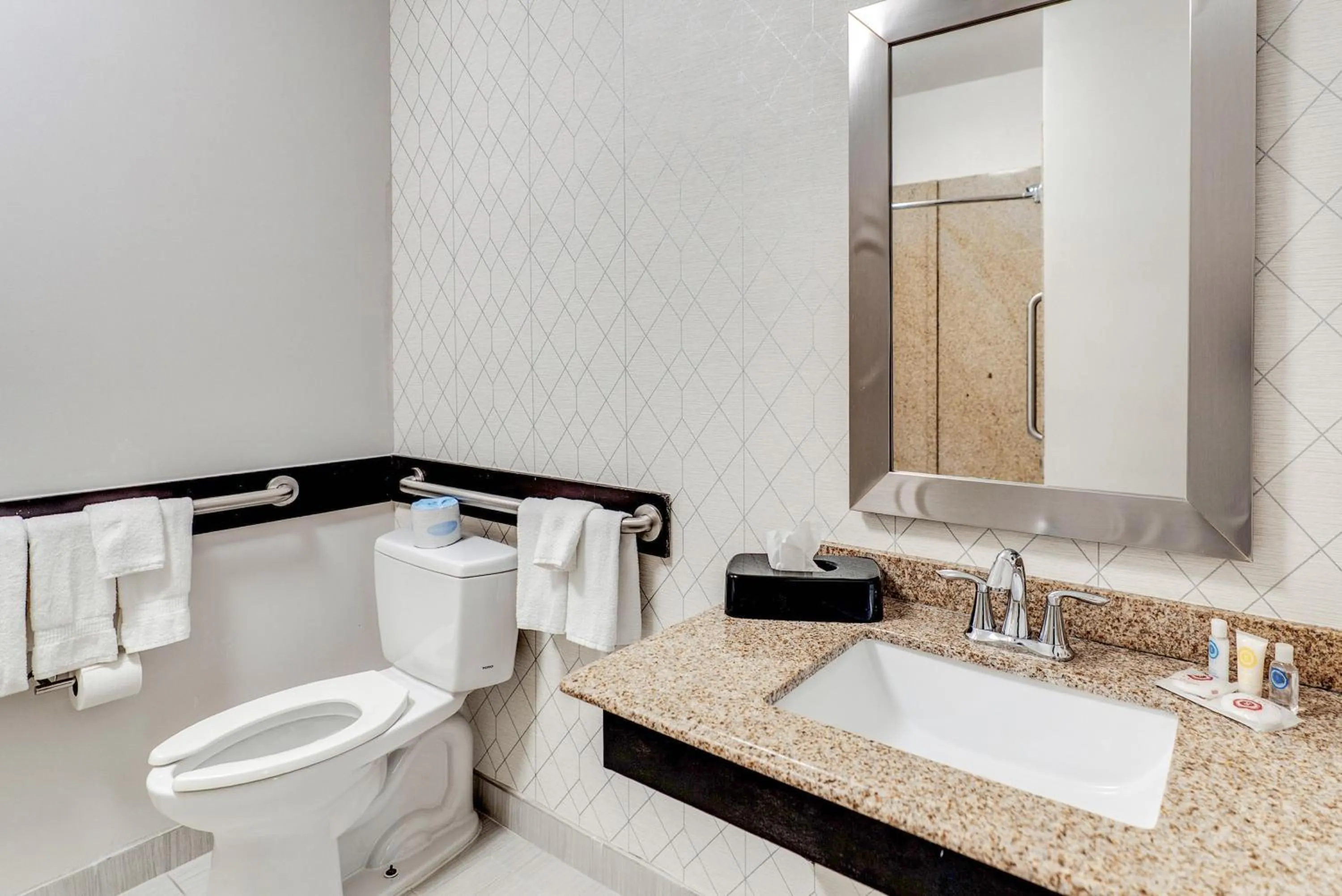 Shower in Comfort Suites Simpsonville - Greenville