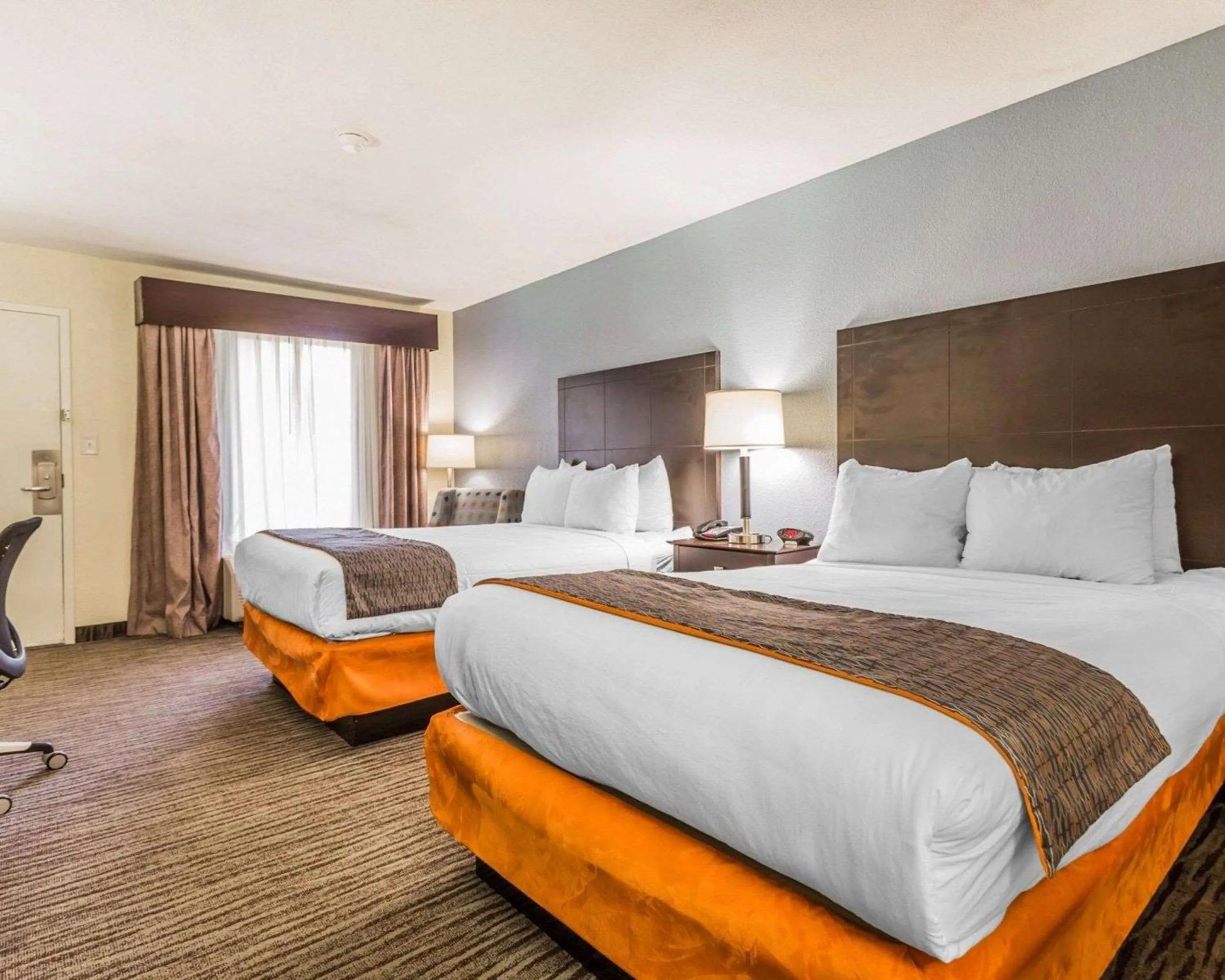 Photo of the whole room, Bed in Quality Inn Mt Pleasant - Charleston