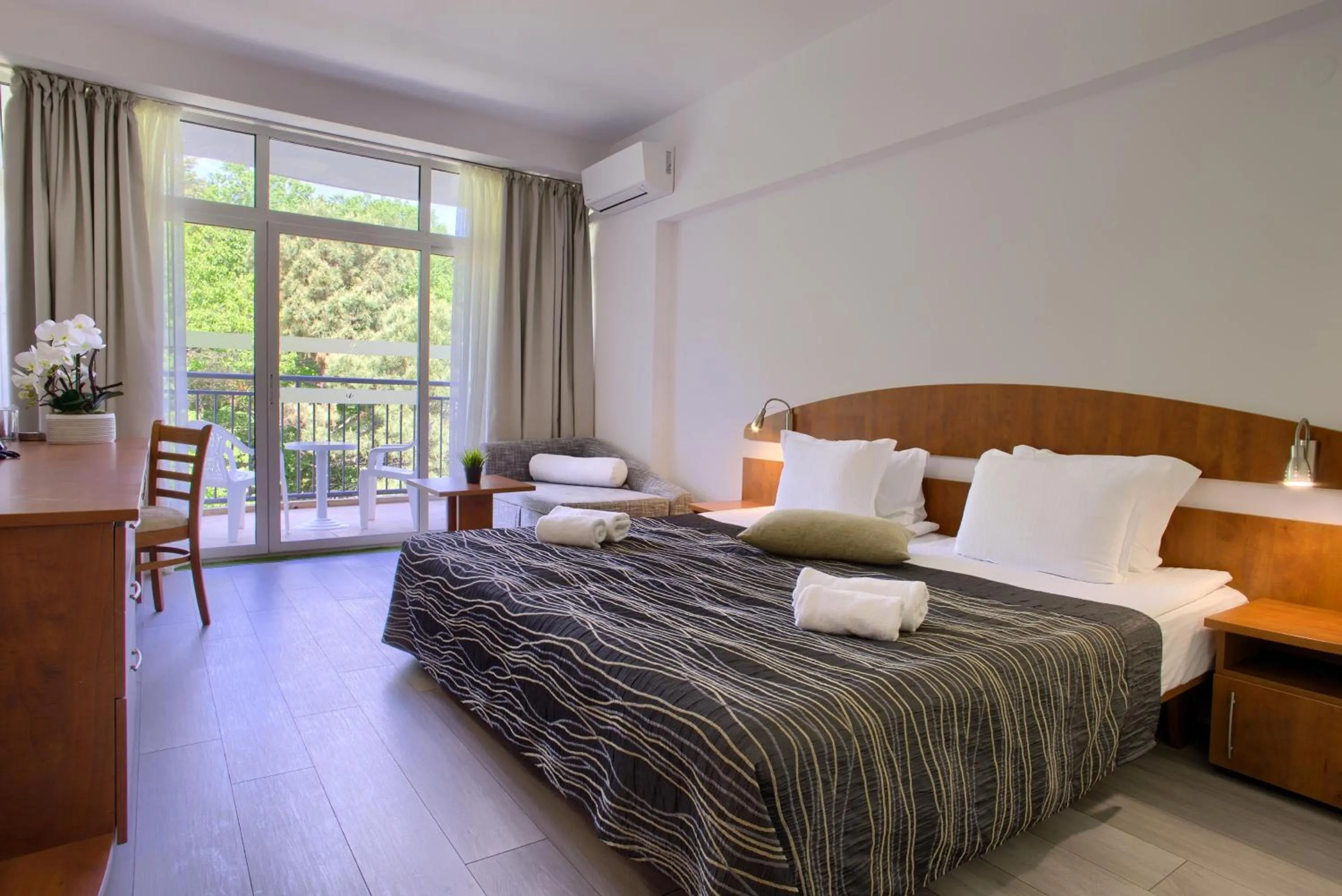 Bed in Luna Beach Hotel - All Inclusive