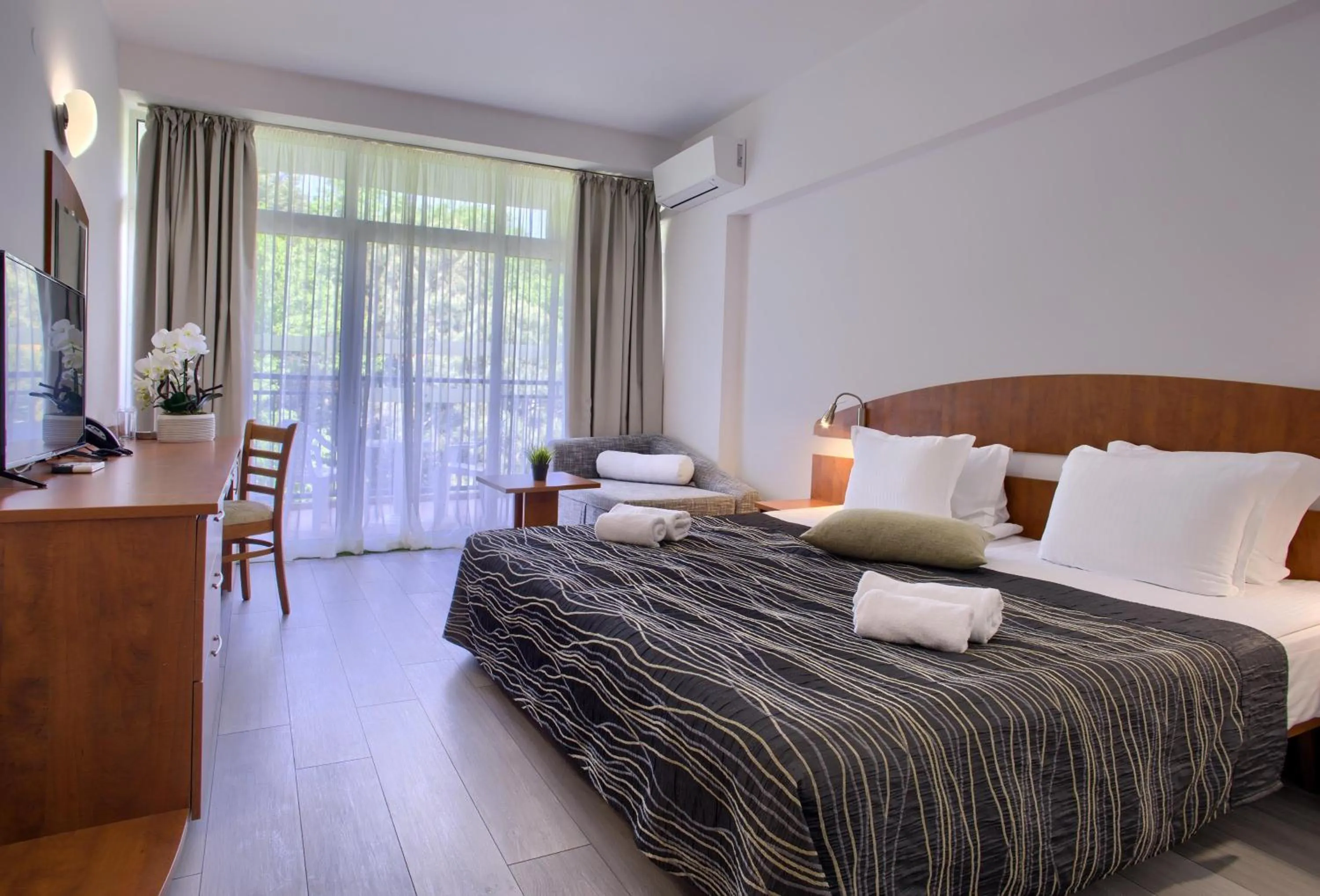 Bed in Luna Beach Hotel - All Inclusive