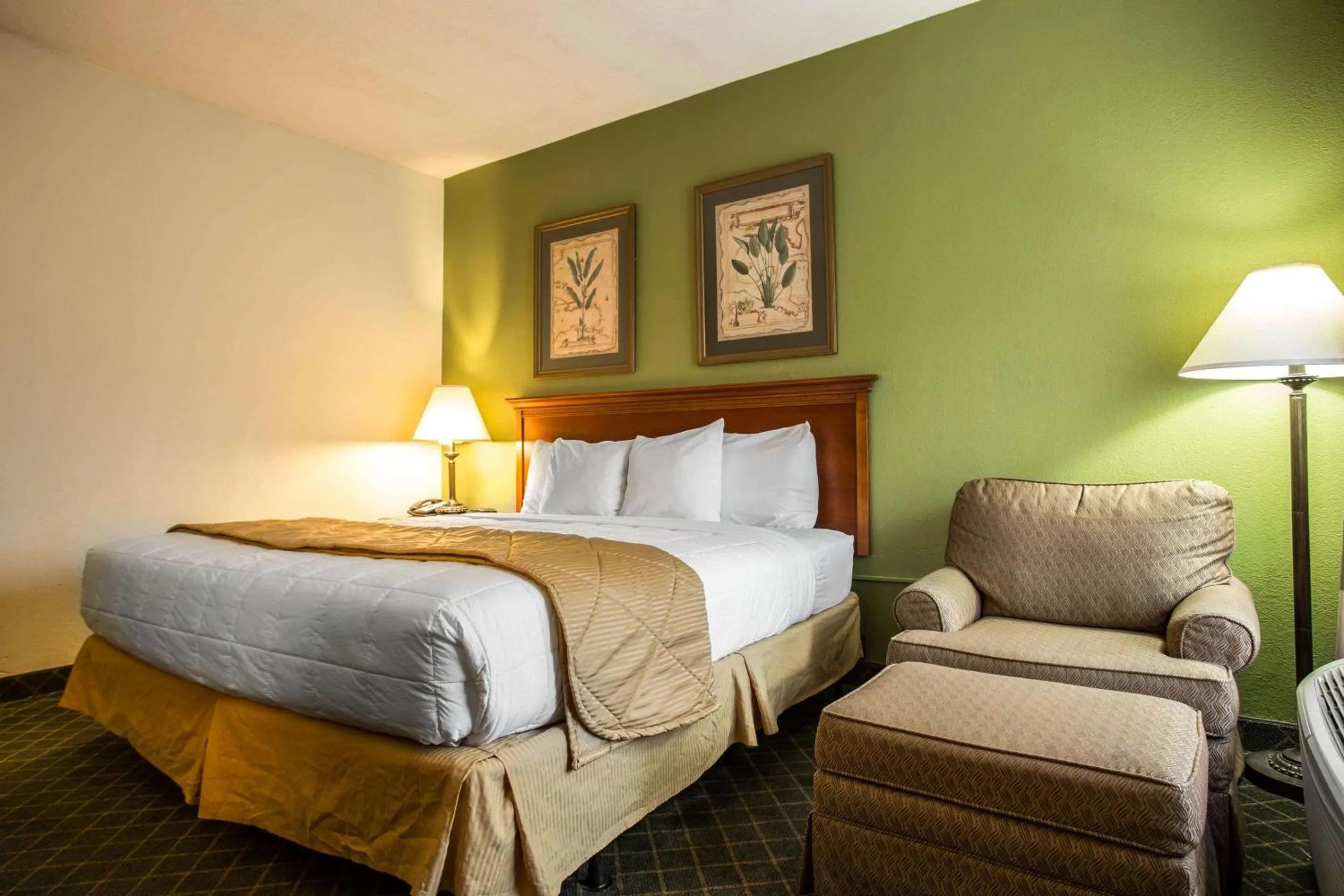 Bedroom, Bed in Clarion Inn & Suites Aiken South