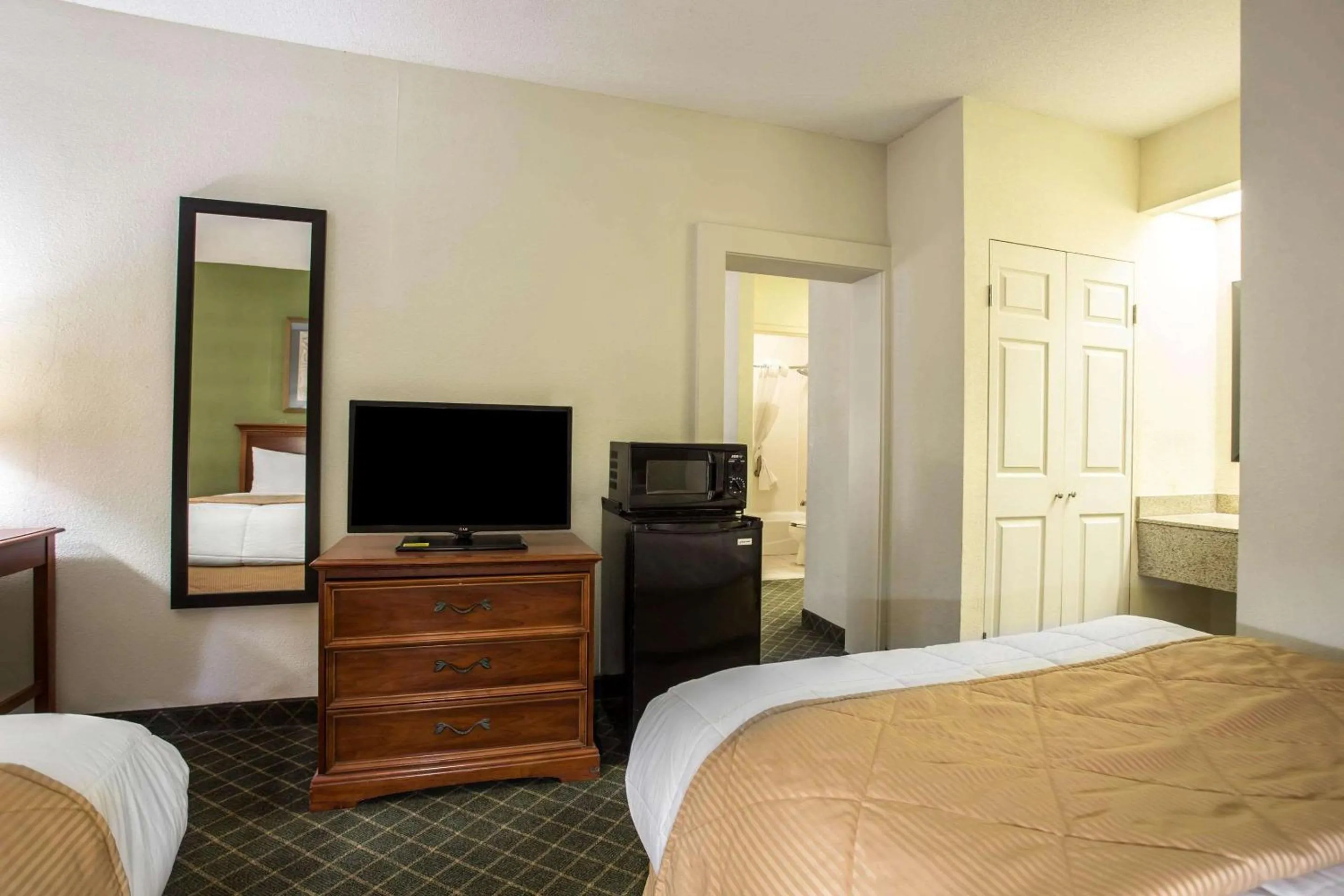 Bedroom, Bed in Clarion Inn & Suites Aiken South
