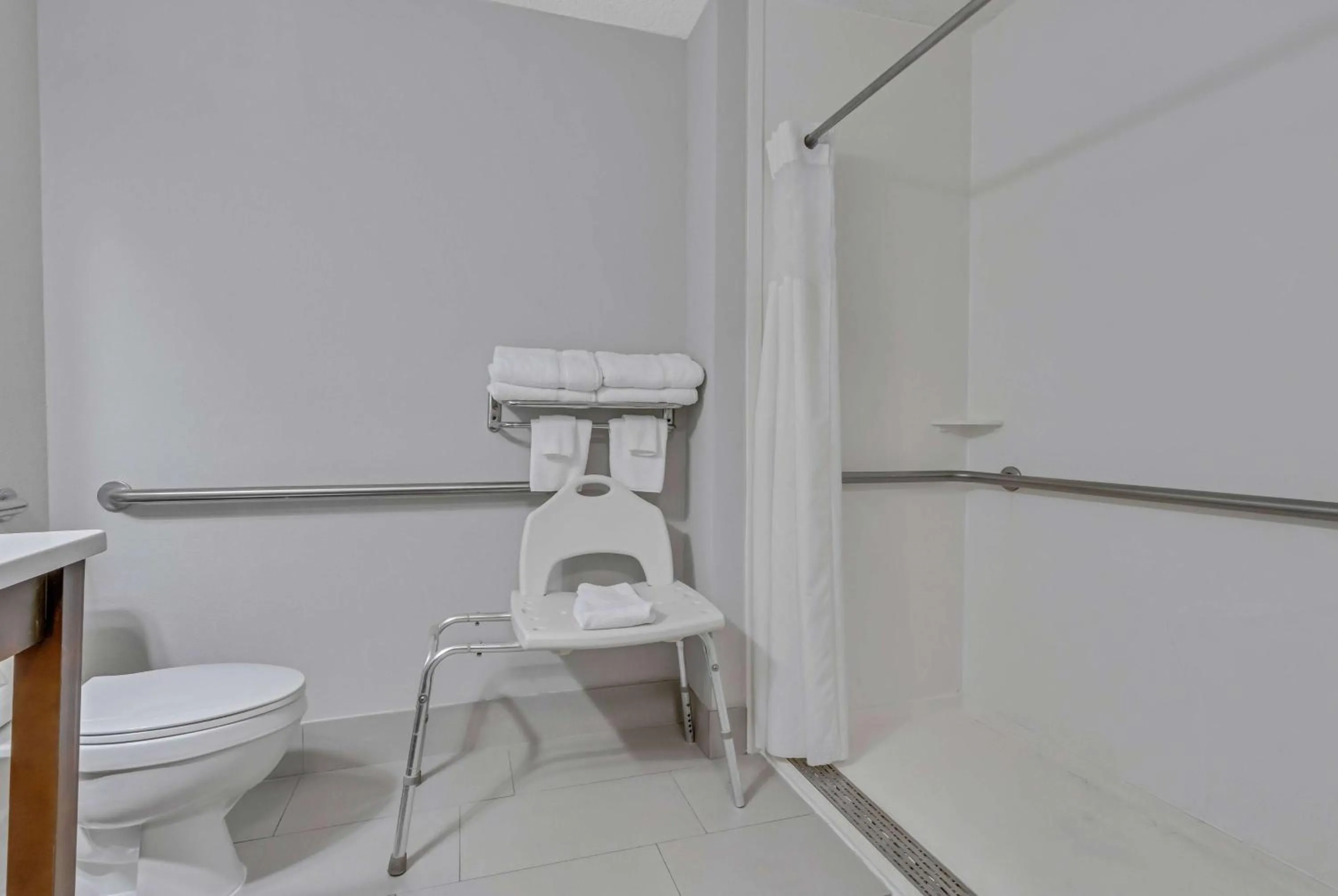 TV and multimedia in Baymont by Wyndham North Myrtle Beach