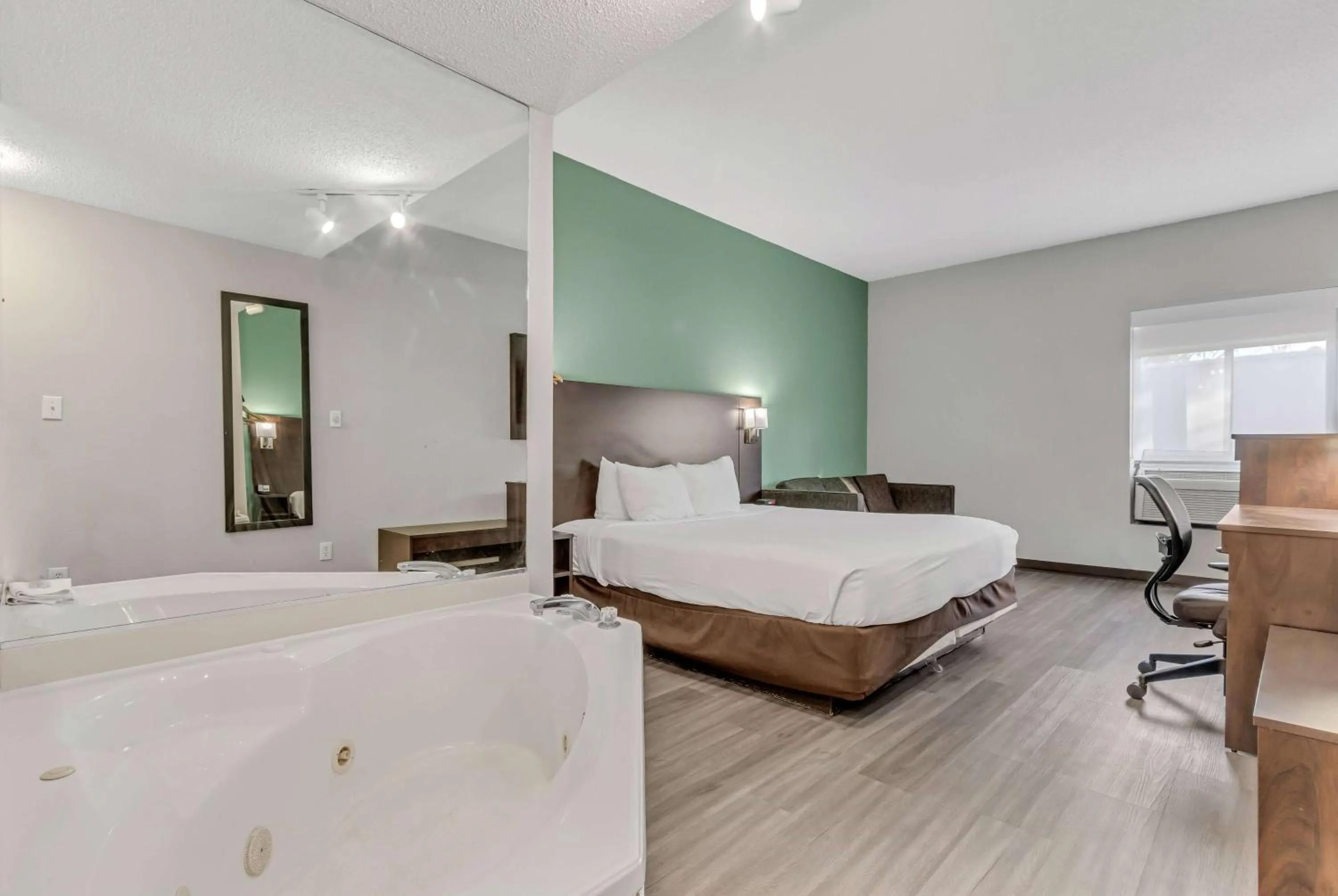 Photo of the whole room, Bed in Baymont by Wyndham North Myrtle Beach