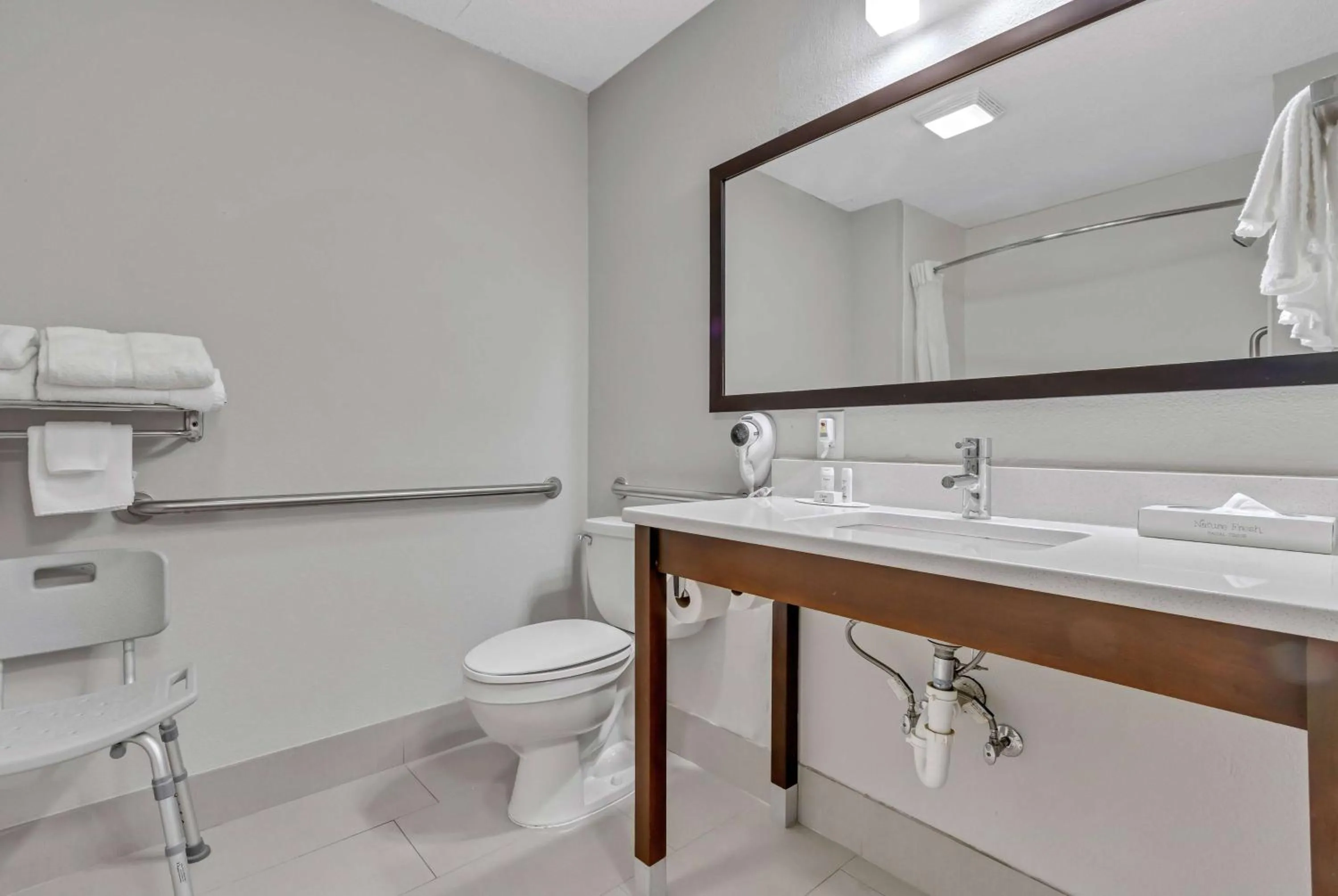 TV and multimedia in Baymont by Wyndham North Myrtle Beach