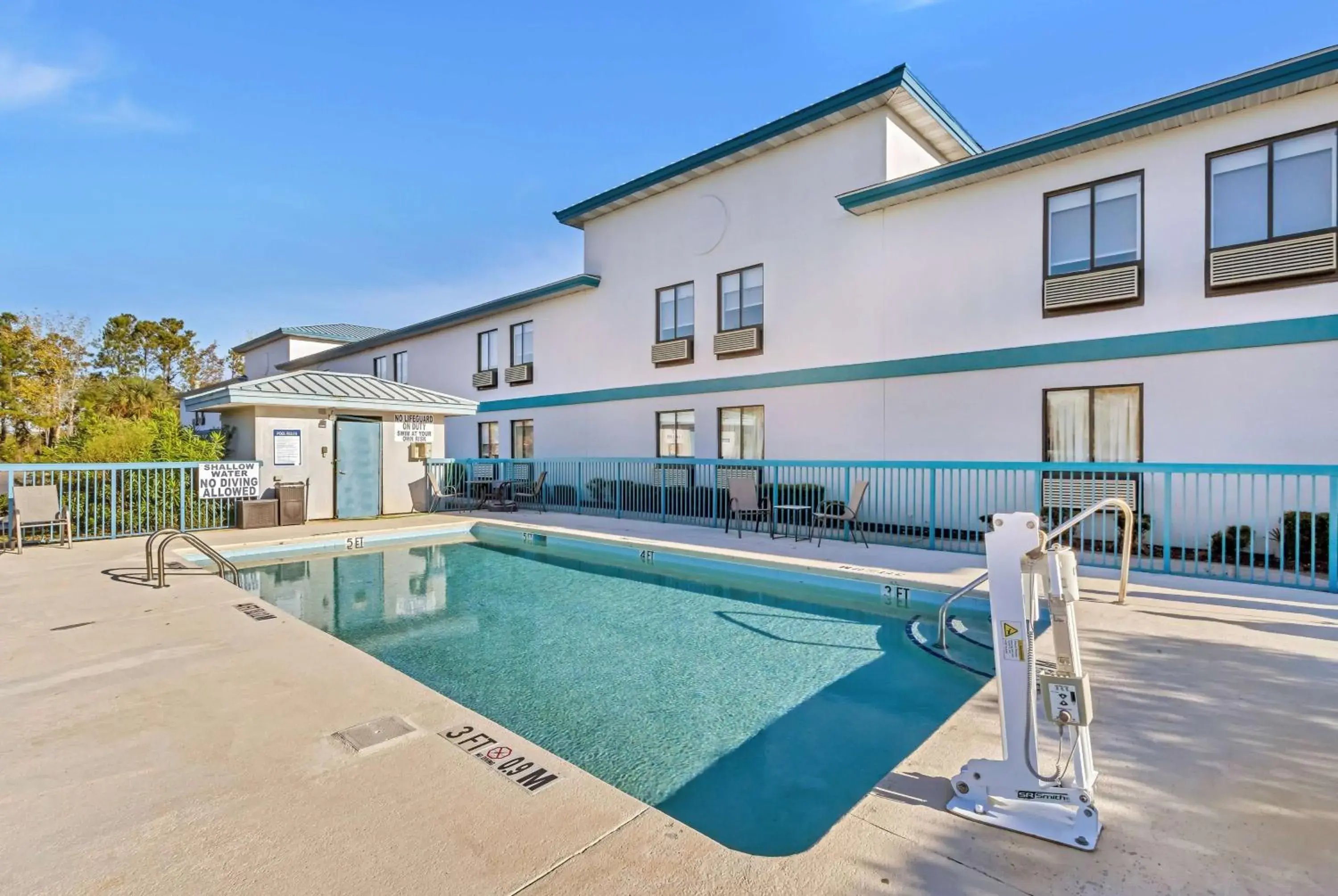 Pool view in Baymont by Wyndham North Myrtle Beach Pool view in Baymont by Wyndham North Myrtle Beach