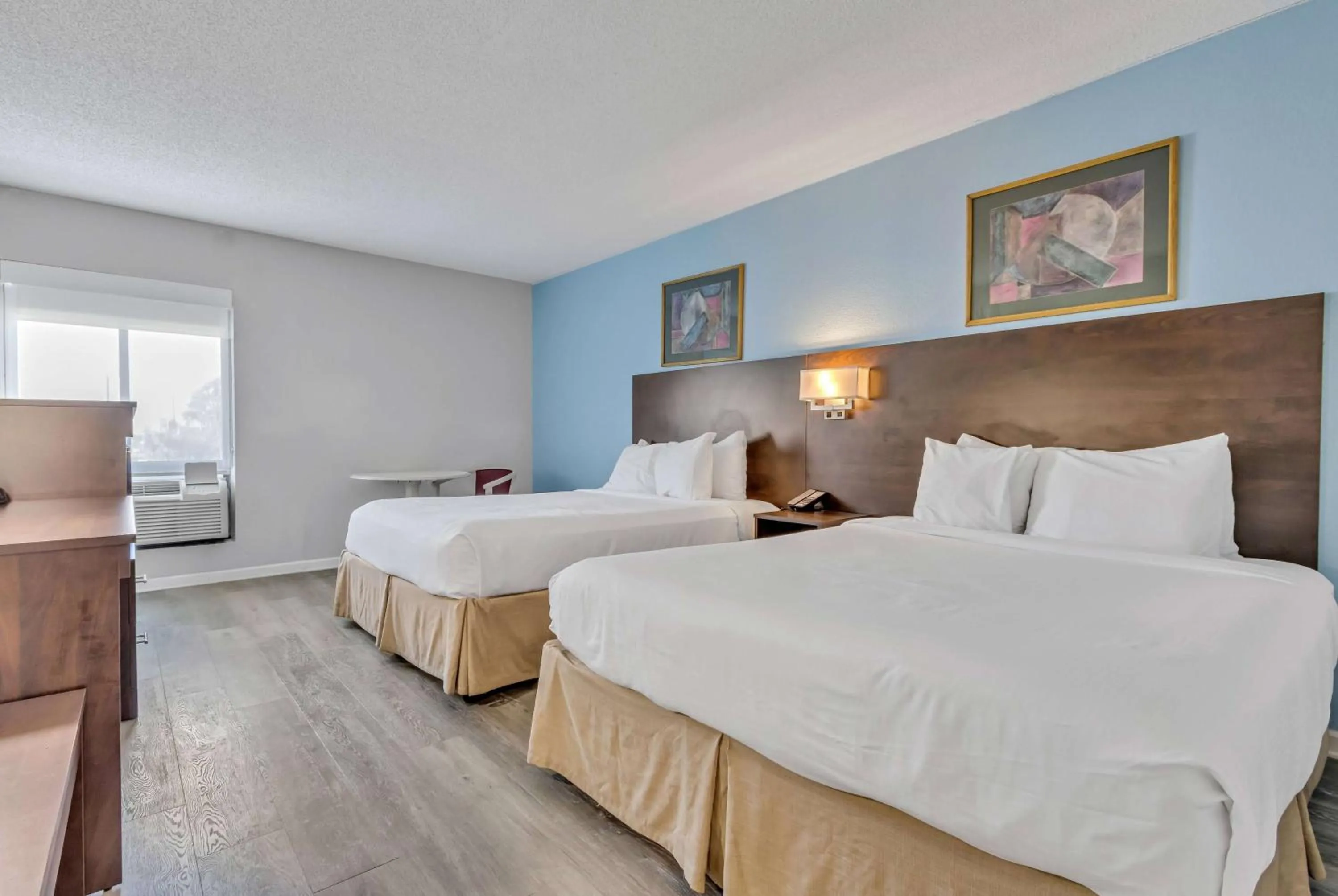 Photo of the whole room, Bed in Baymont by Wyndham North Myrtle Beach