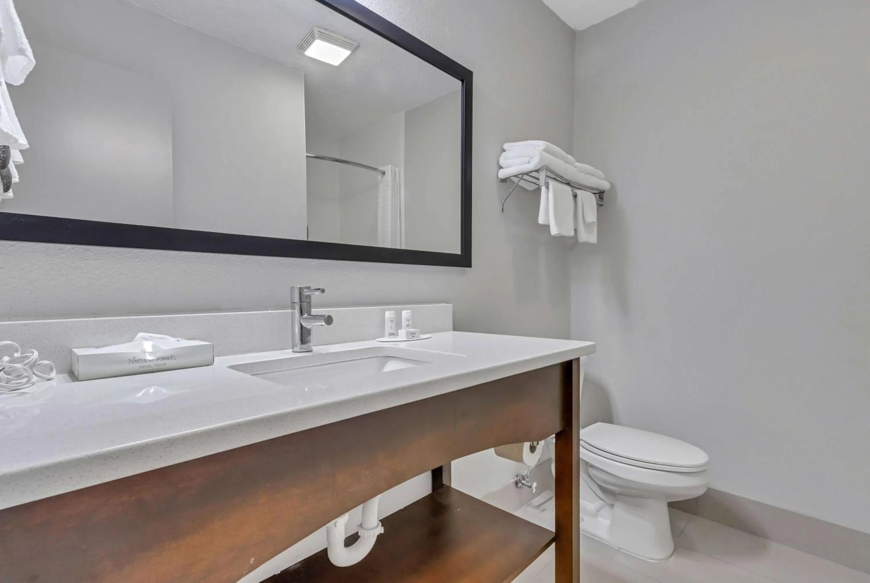 TV and multimedia in Baymont by Wyndham North Myrtle Beach