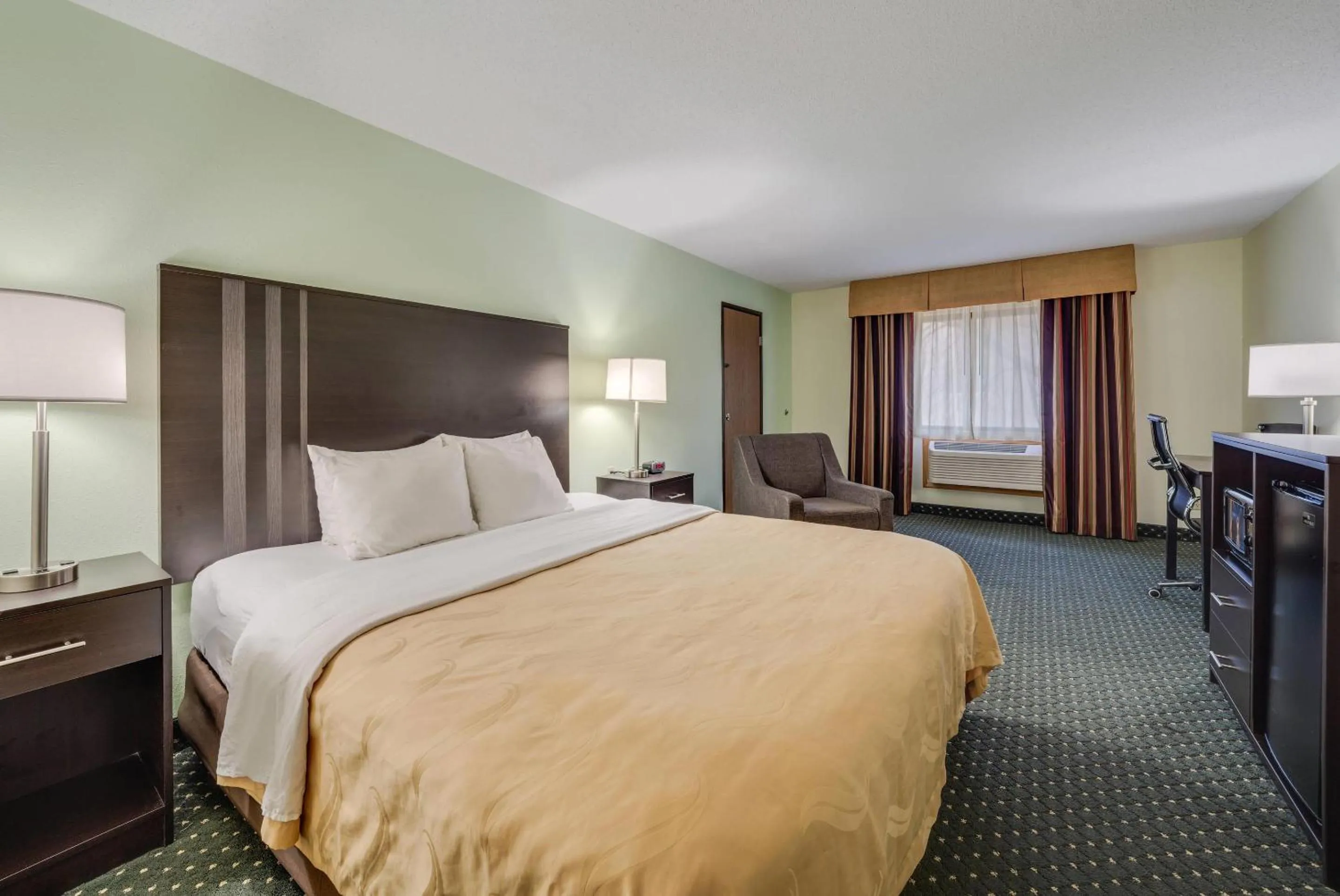 Bedroom, Bed in Quality Inn & Suites Sioux Falls South