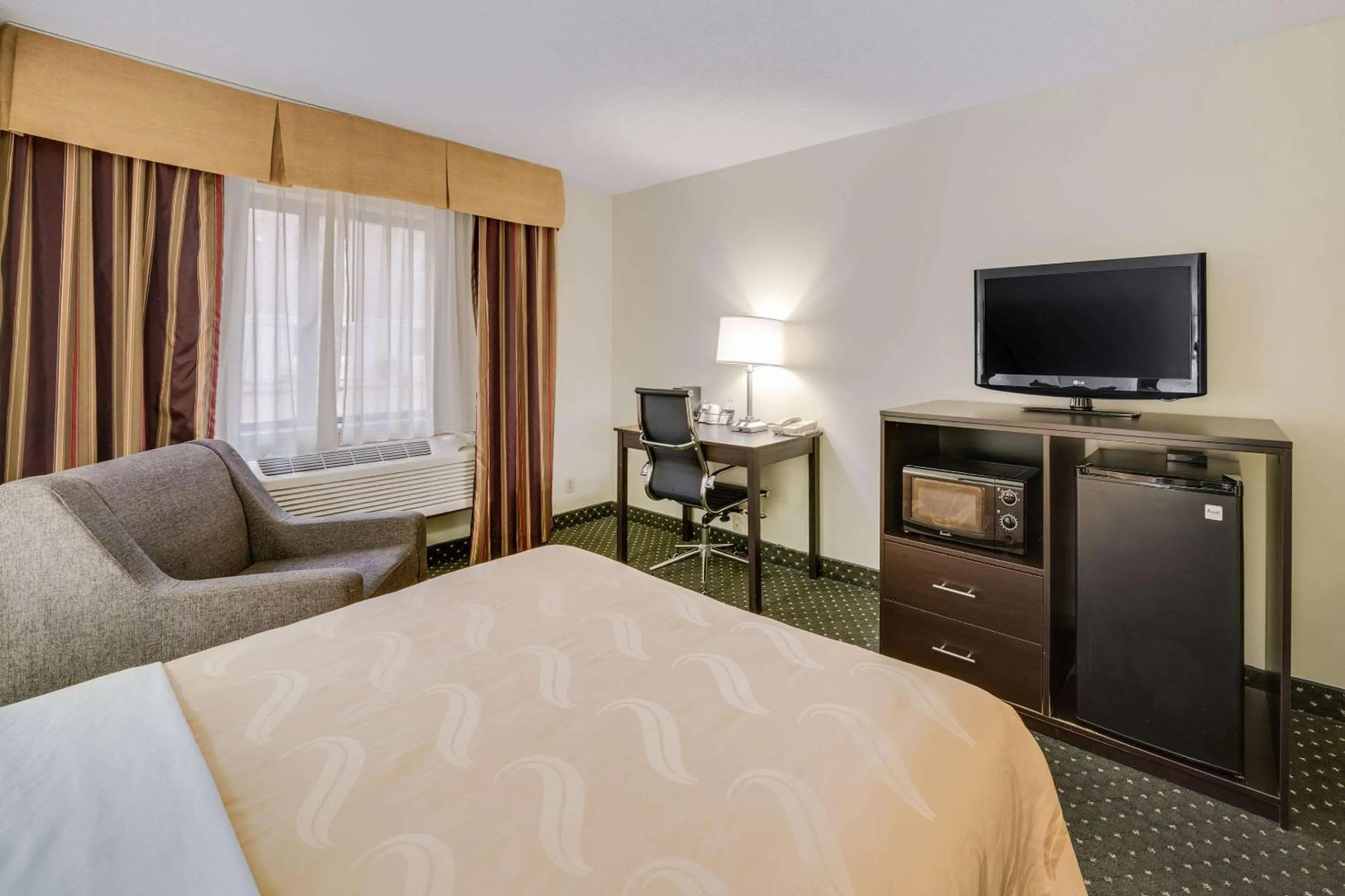 Bedroom, Bed in Quality Inn & Suites Sioux Falls South