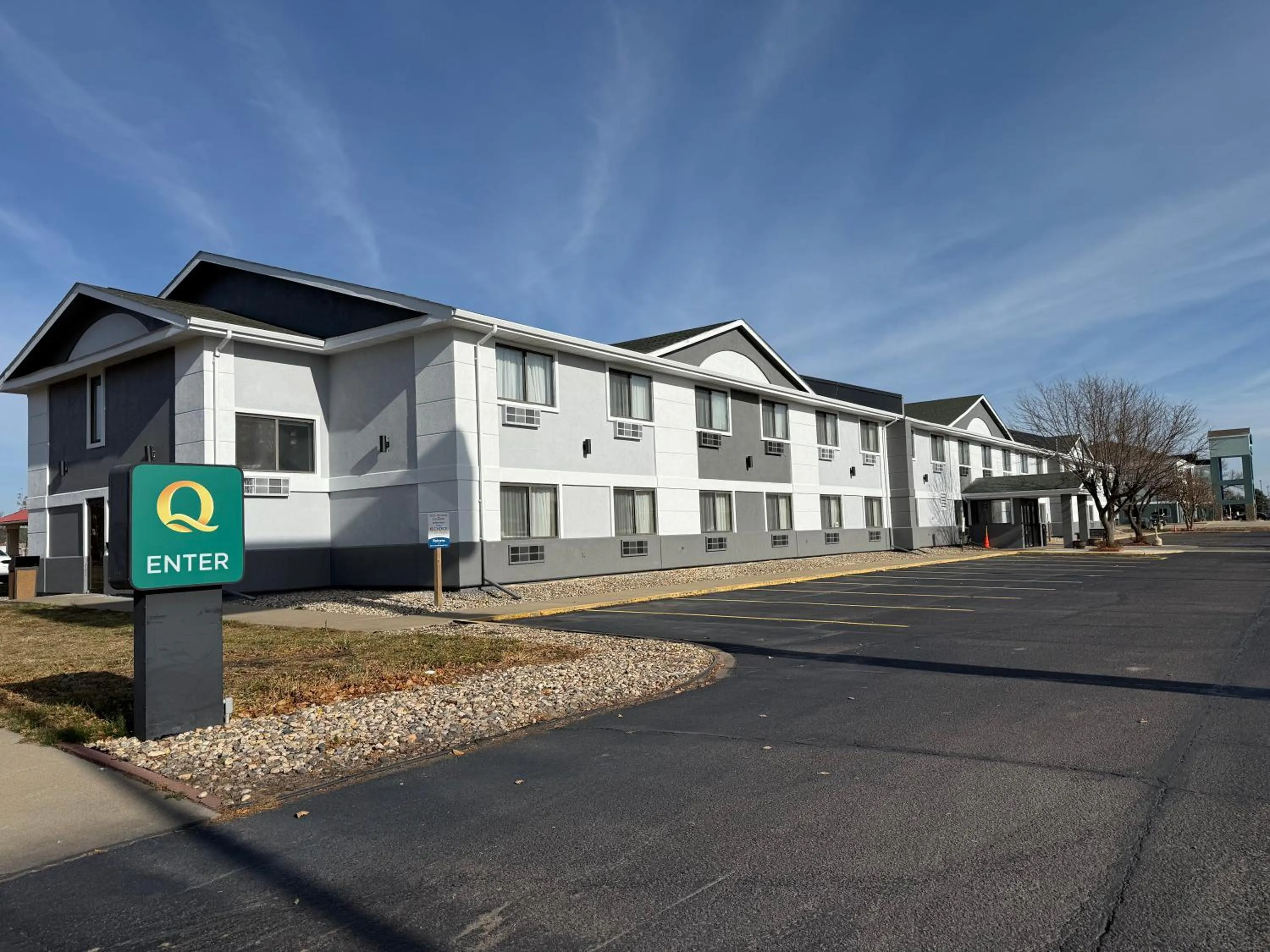 Property building in Quality Inn & Suites Sioux Falls South