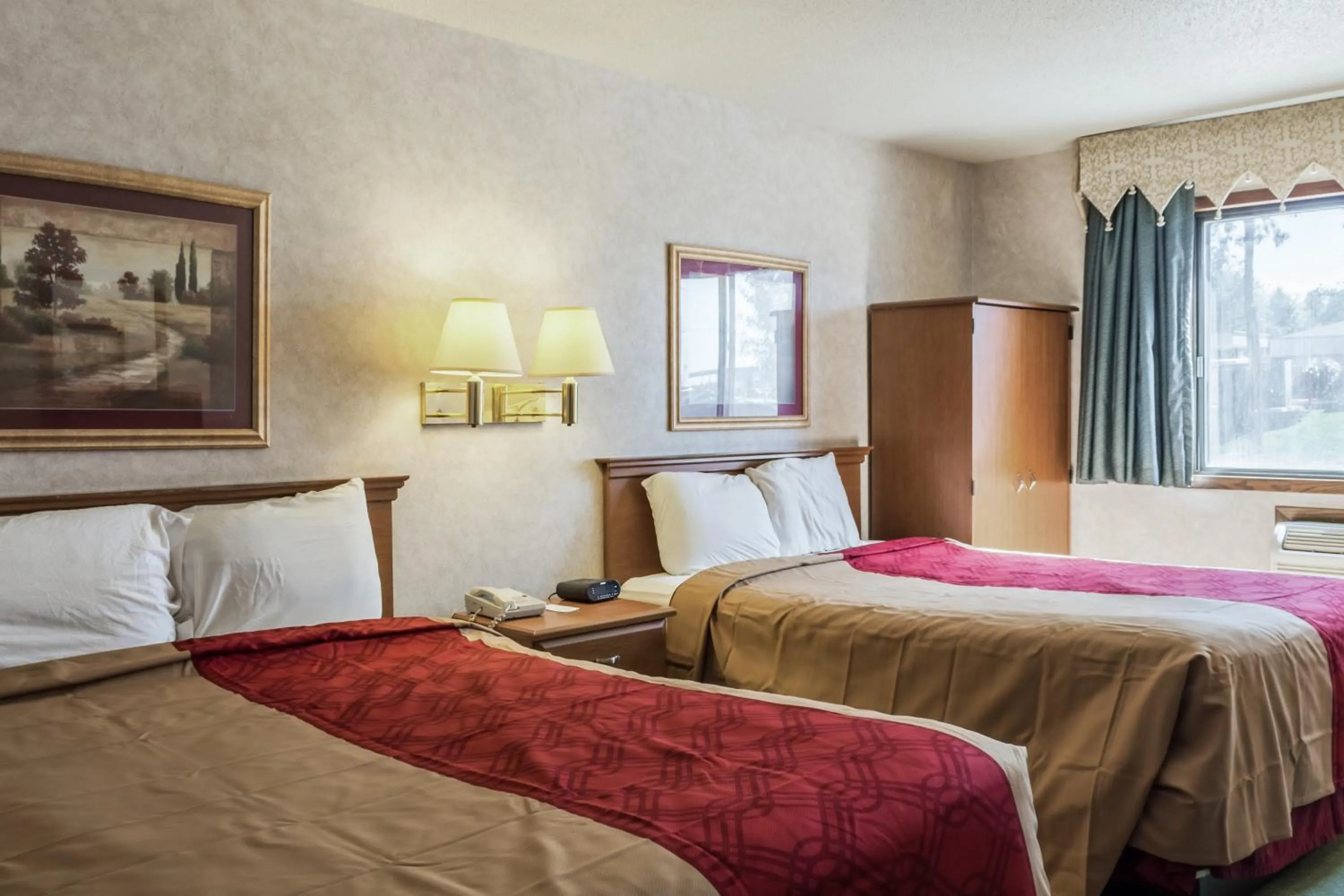 Bedroom, Bed in Econo Lodge Sioux Falls North