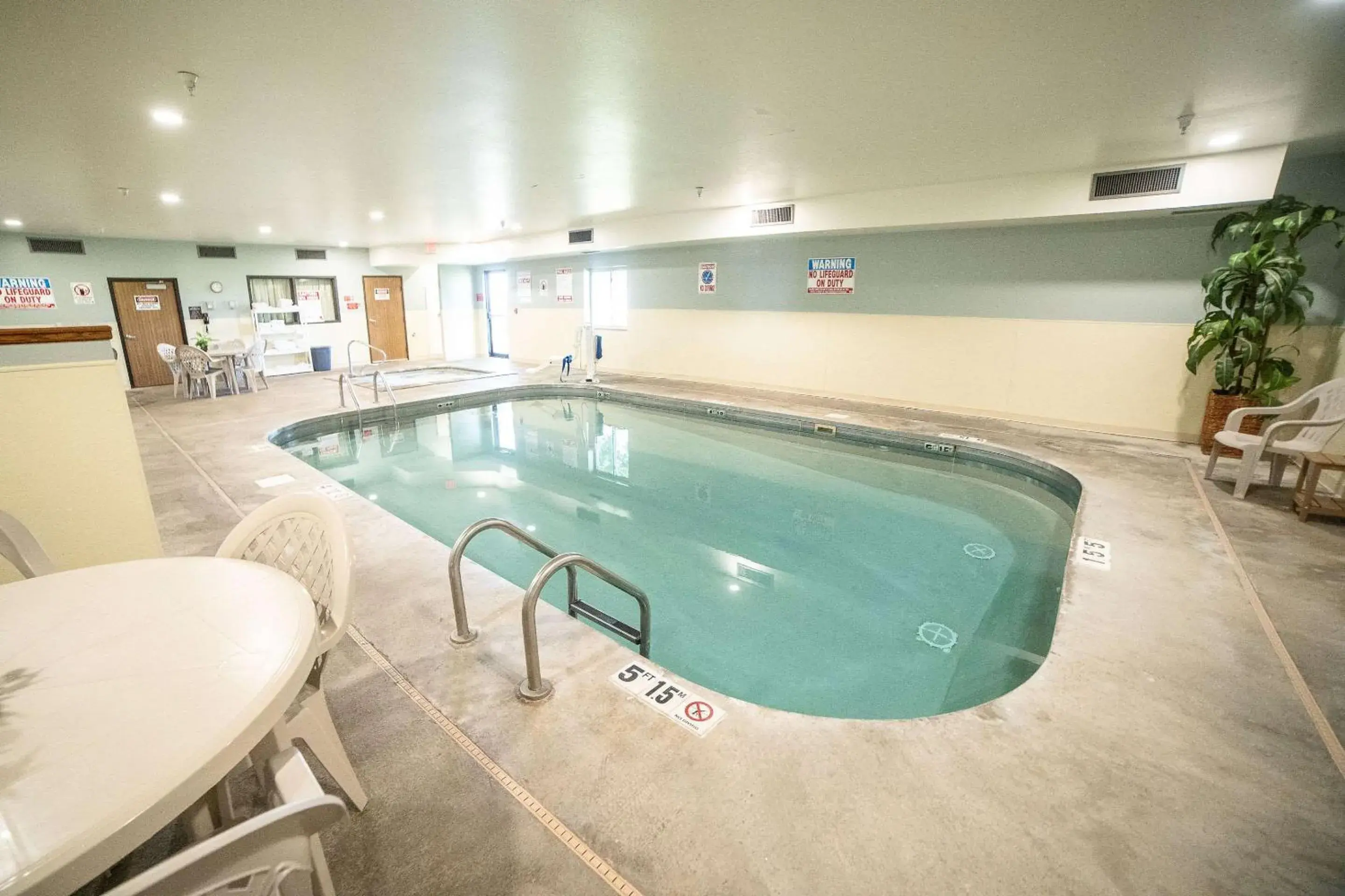 Swimming pool in Quality Inn & Suites Watertown near Prairie Lakes Ice Arena Swimming pool in Quality Inn & Suites Watertown near Prairie Lakes Ice Arena