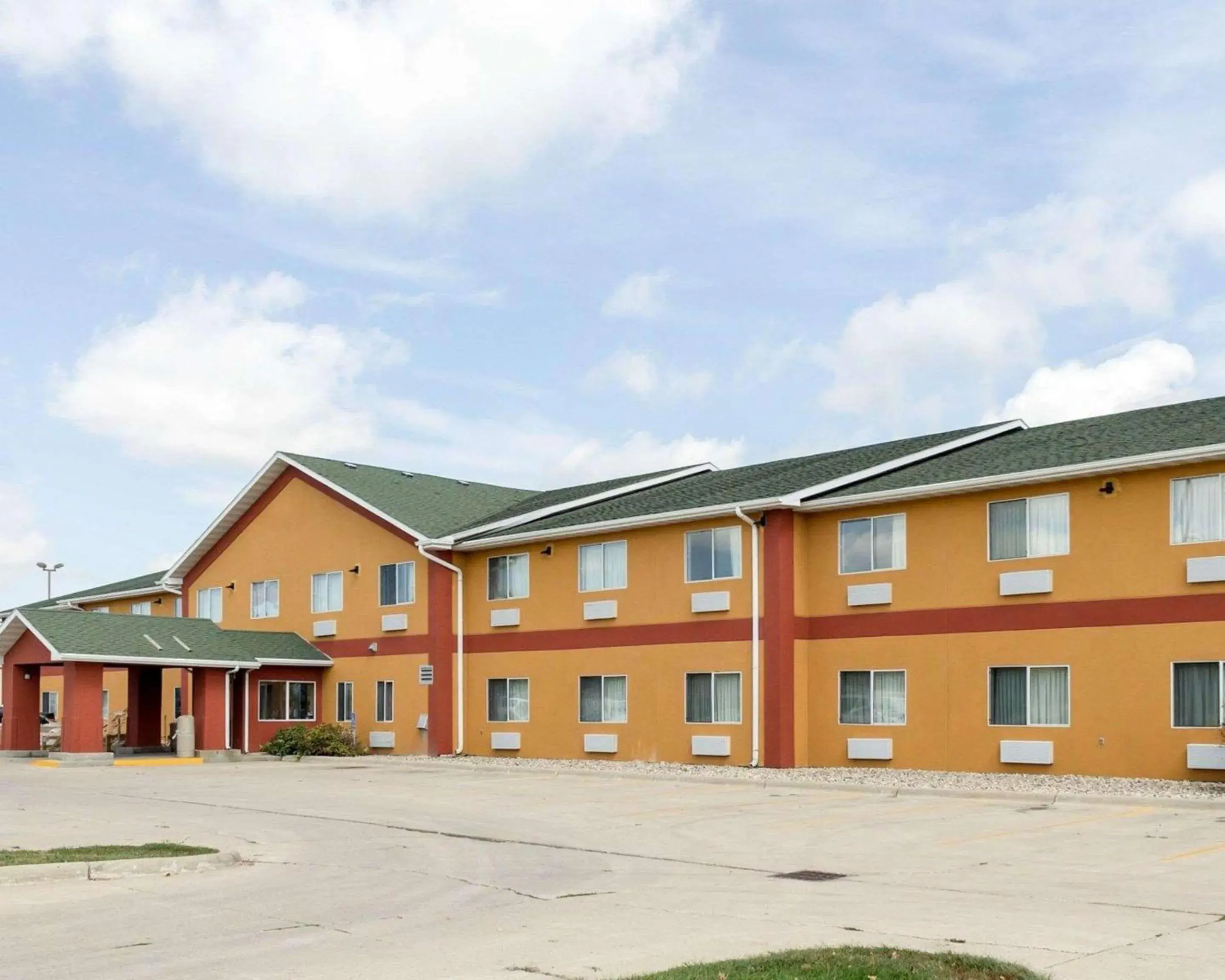 Property building in Quality Inn Brookings-University Property building in Quality Inn Brookings-University