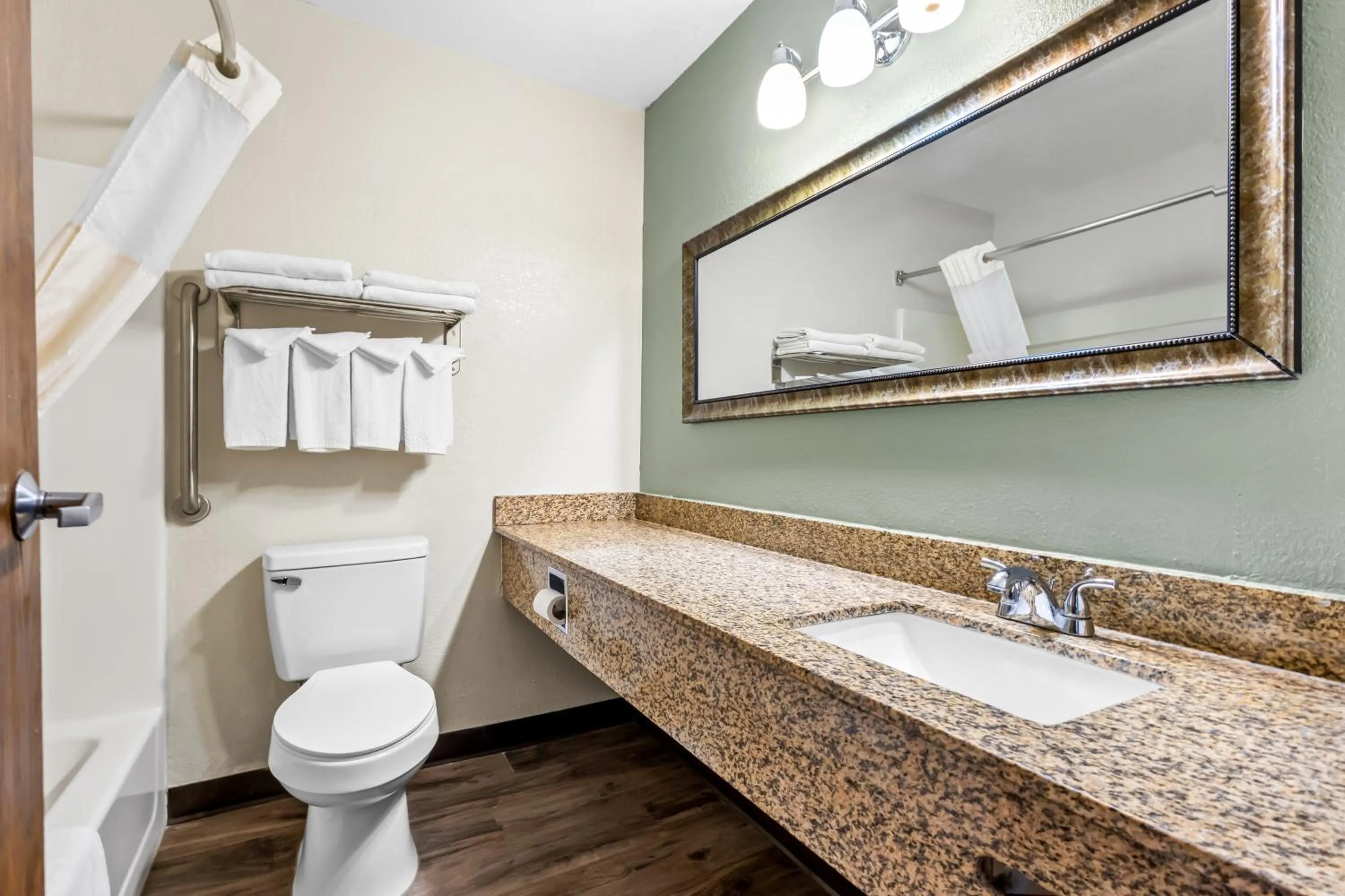 Bathroom in Quality Inn Brookings-University