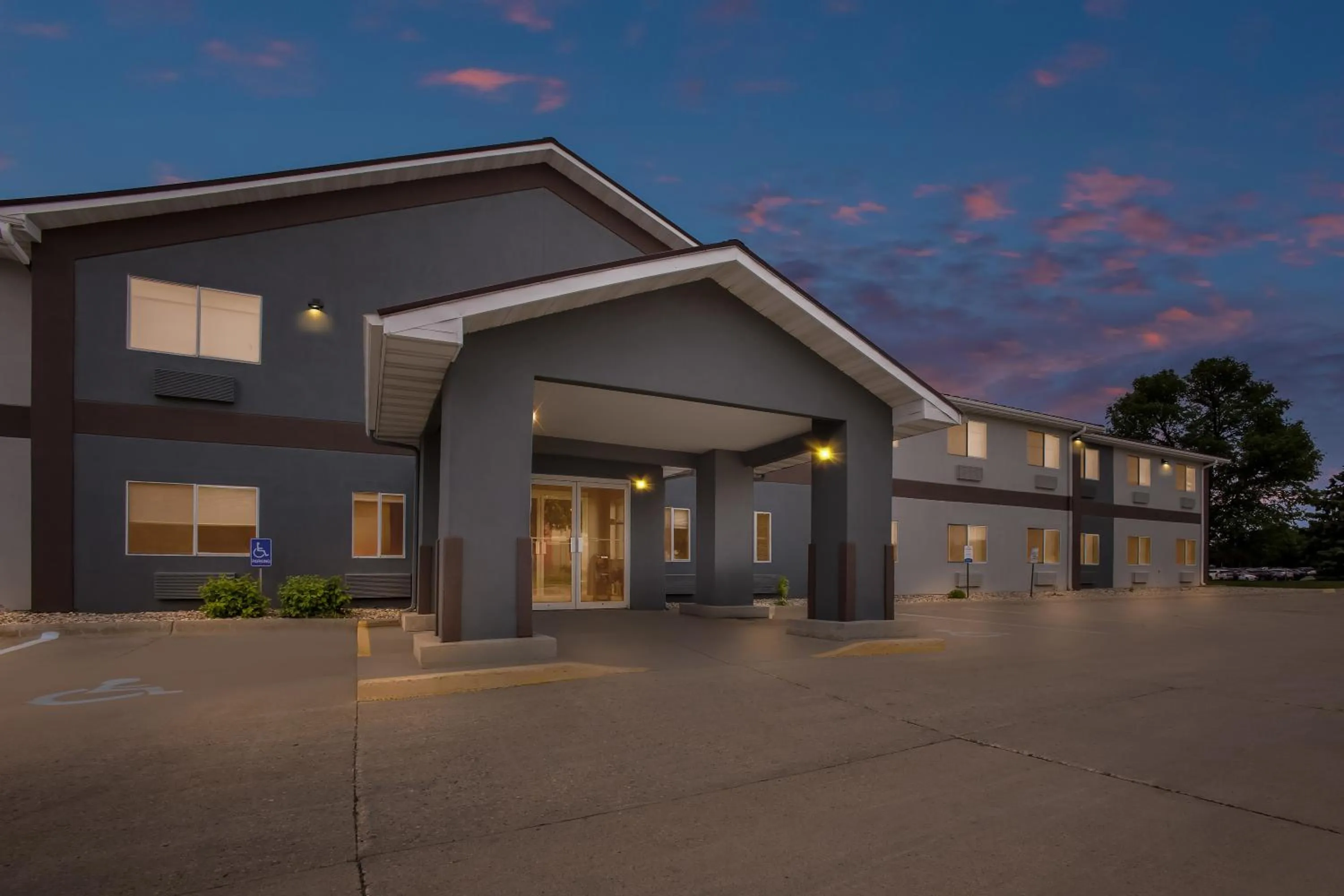 Property building in Quality Inn Brookings-University