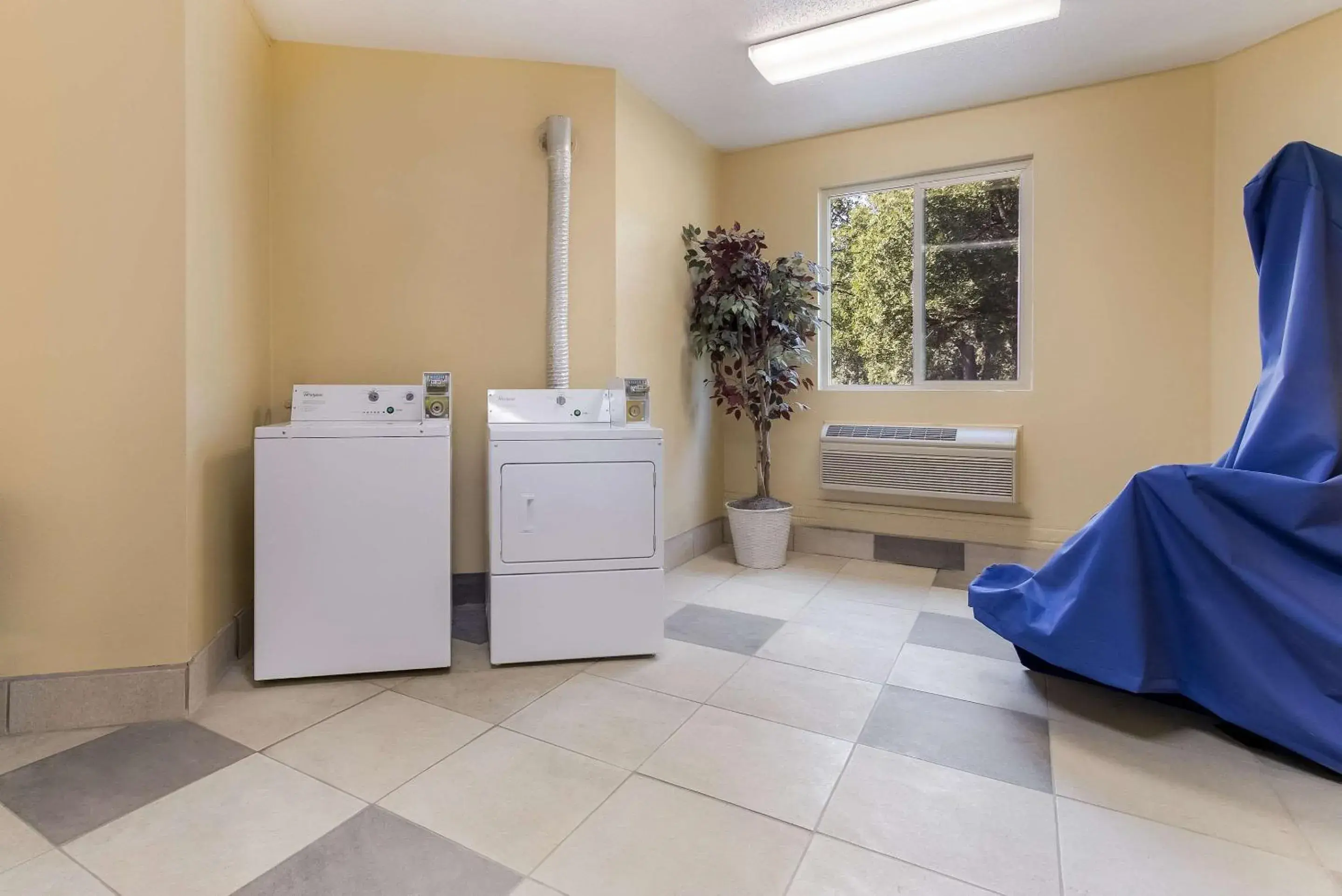 Other, Kitchen/Kitchenette in Sleep Inn Airport Sioux Falls