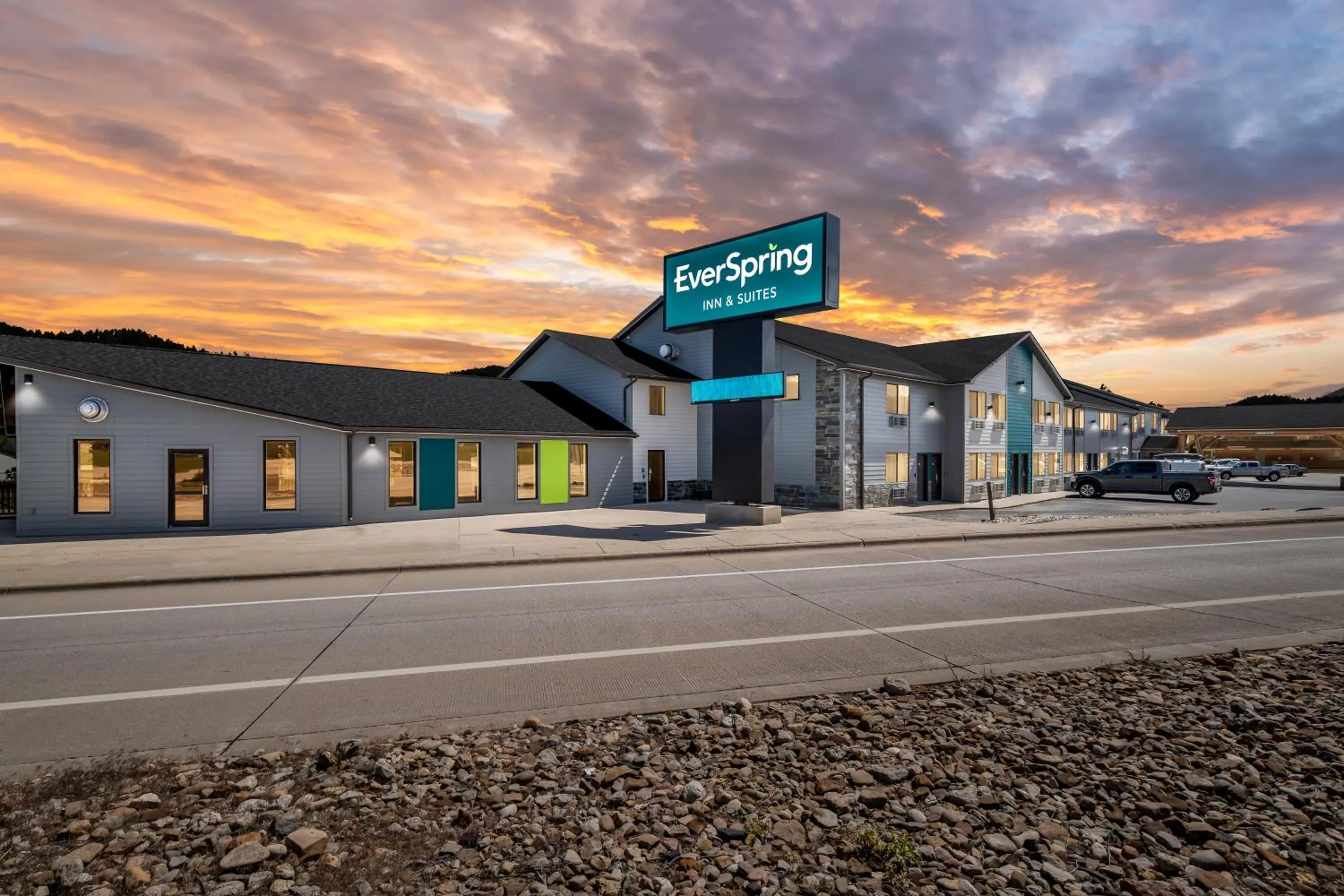 EverSpring Inn & Suites