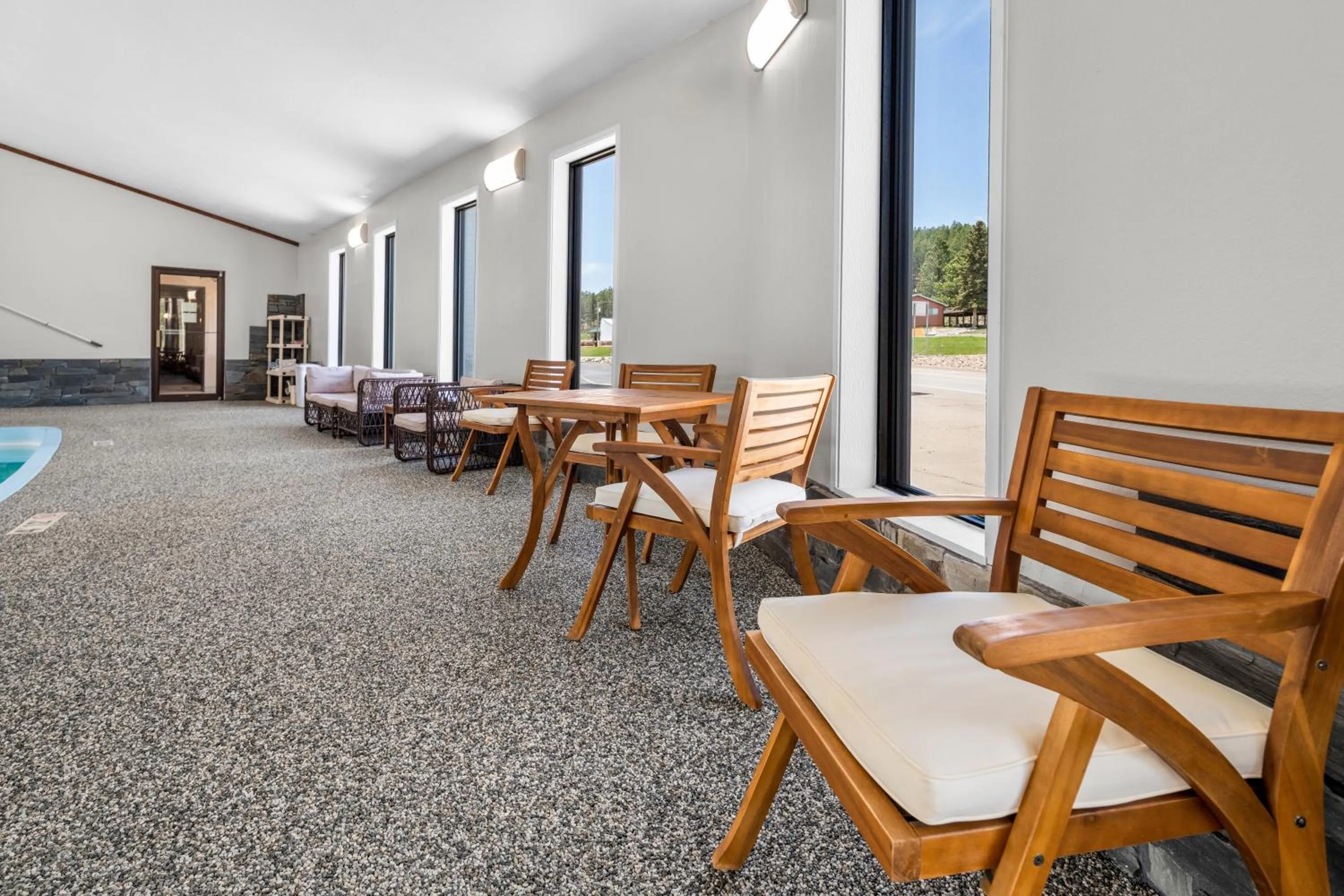 Swimming pool in EverSpring Inn & Suites