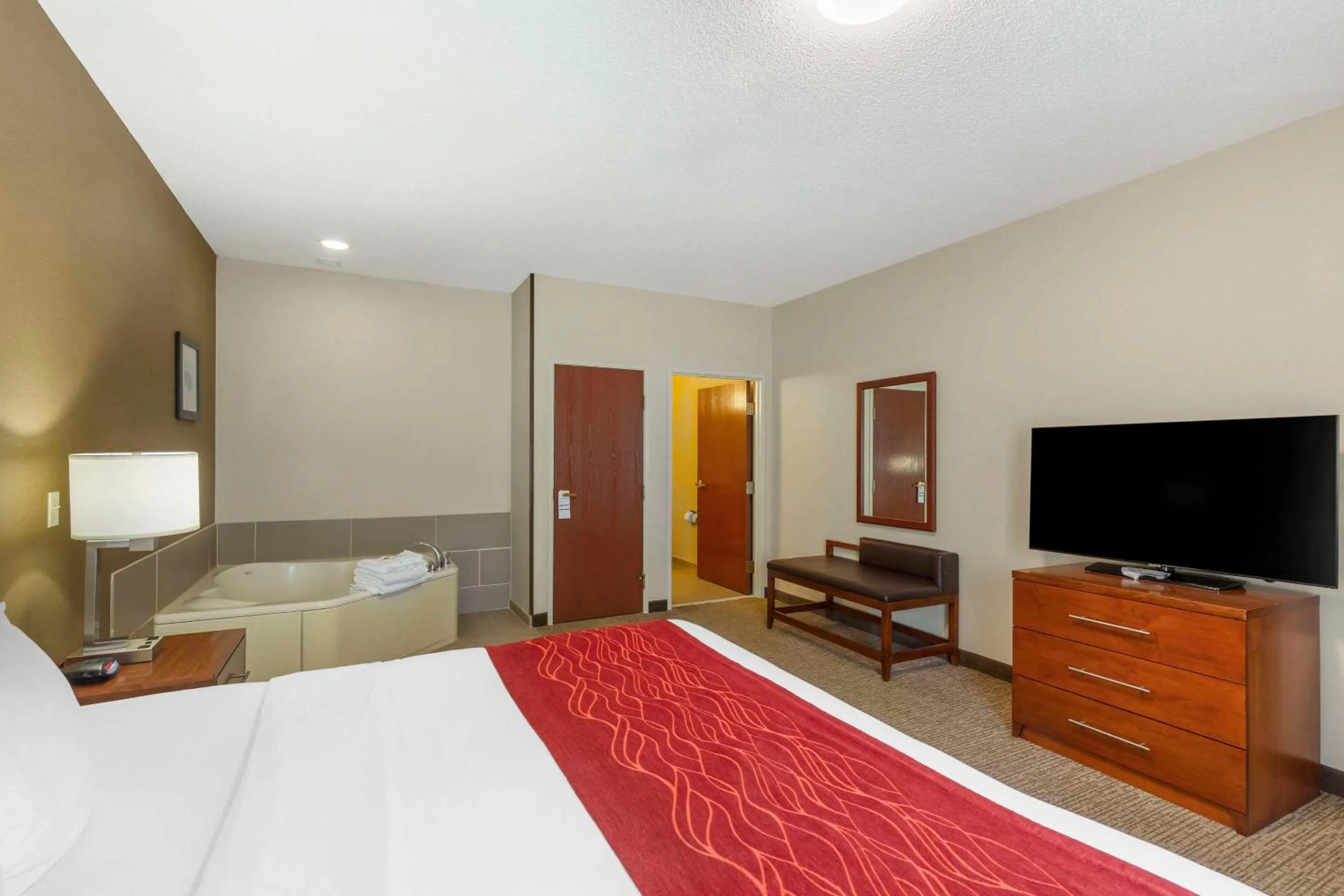 Bedroom, Bed in Comfort Inn & Suites
