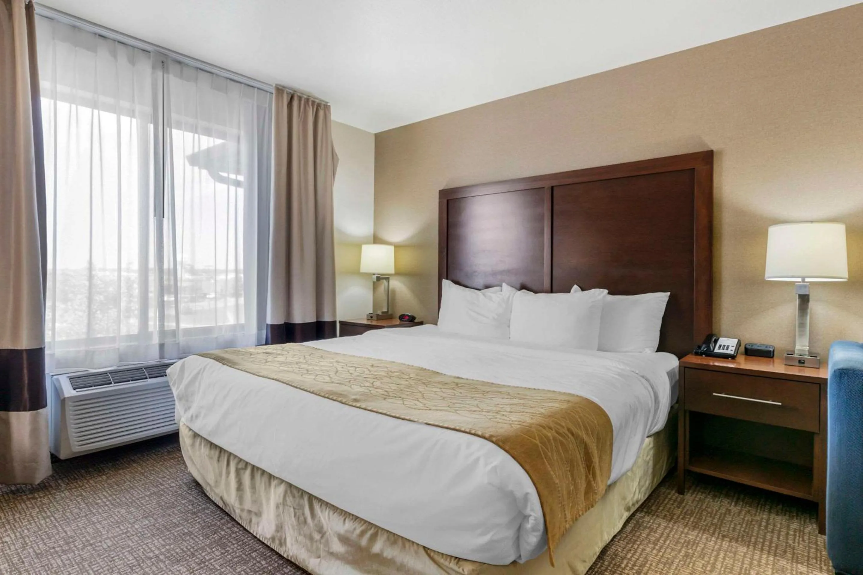 Bedroom, Bed in Comfort Inn & Suites Mitchell I-90