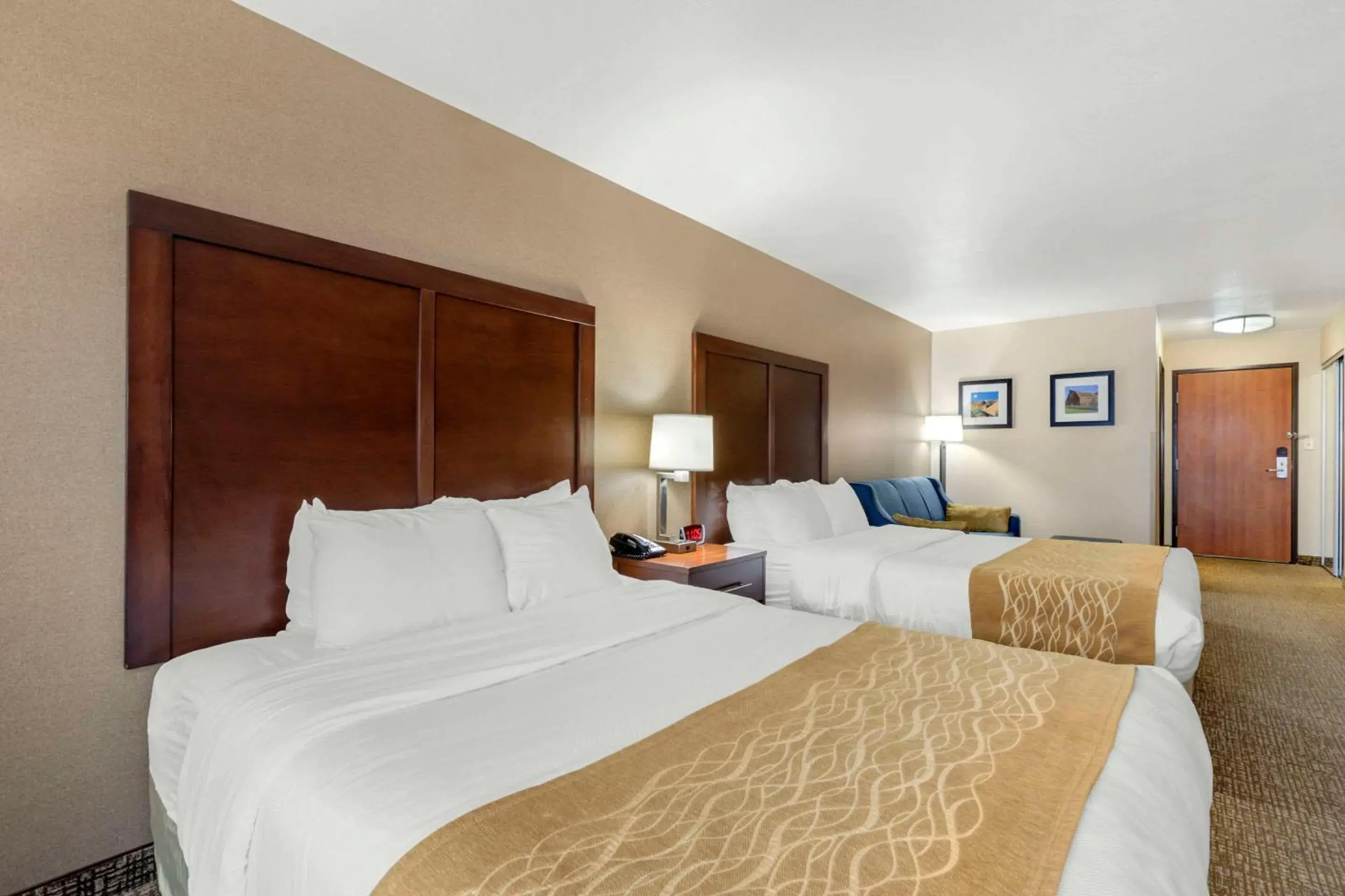 Bedroom, Bed in Comfort Inn & Suites Mitchell I-90 Bedroom, Bed in Comfort Inn & Suites Mitchell I-90