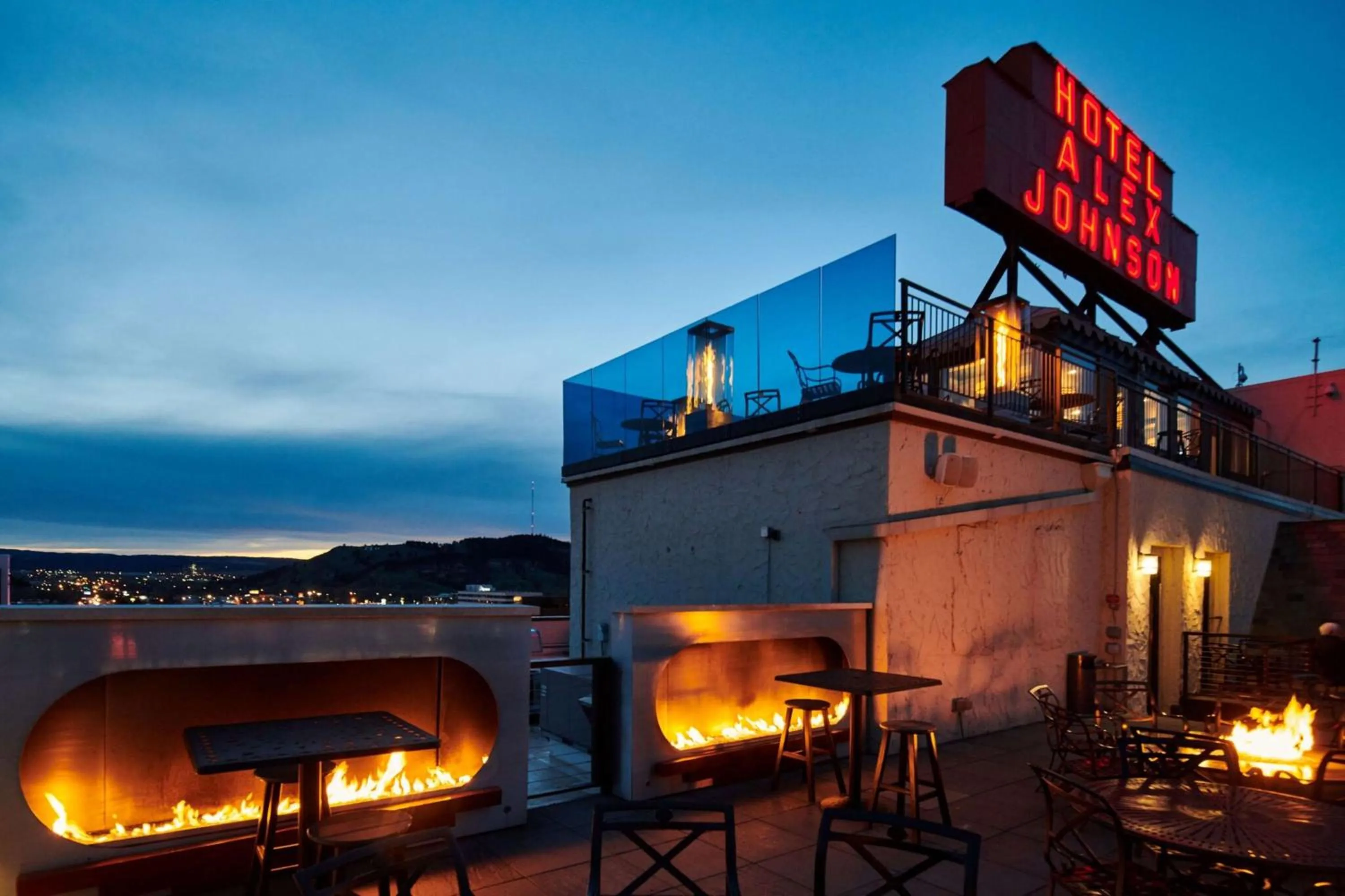 Lounge or bar in Hotel Alex Johnson Rapid City, Curio Collection by Hilton