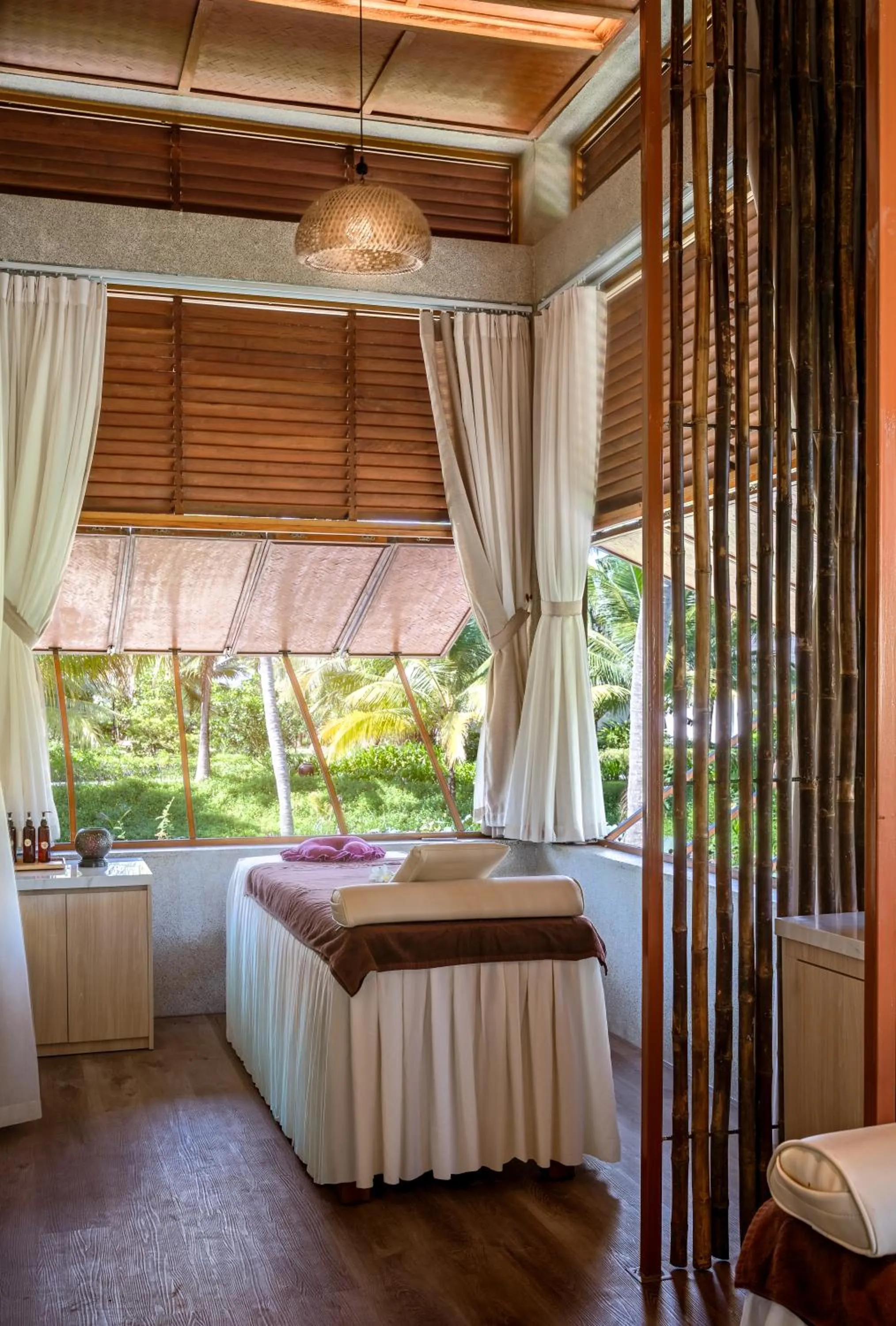 Bed in CocoLand Thu Xa Ancient Town Resort