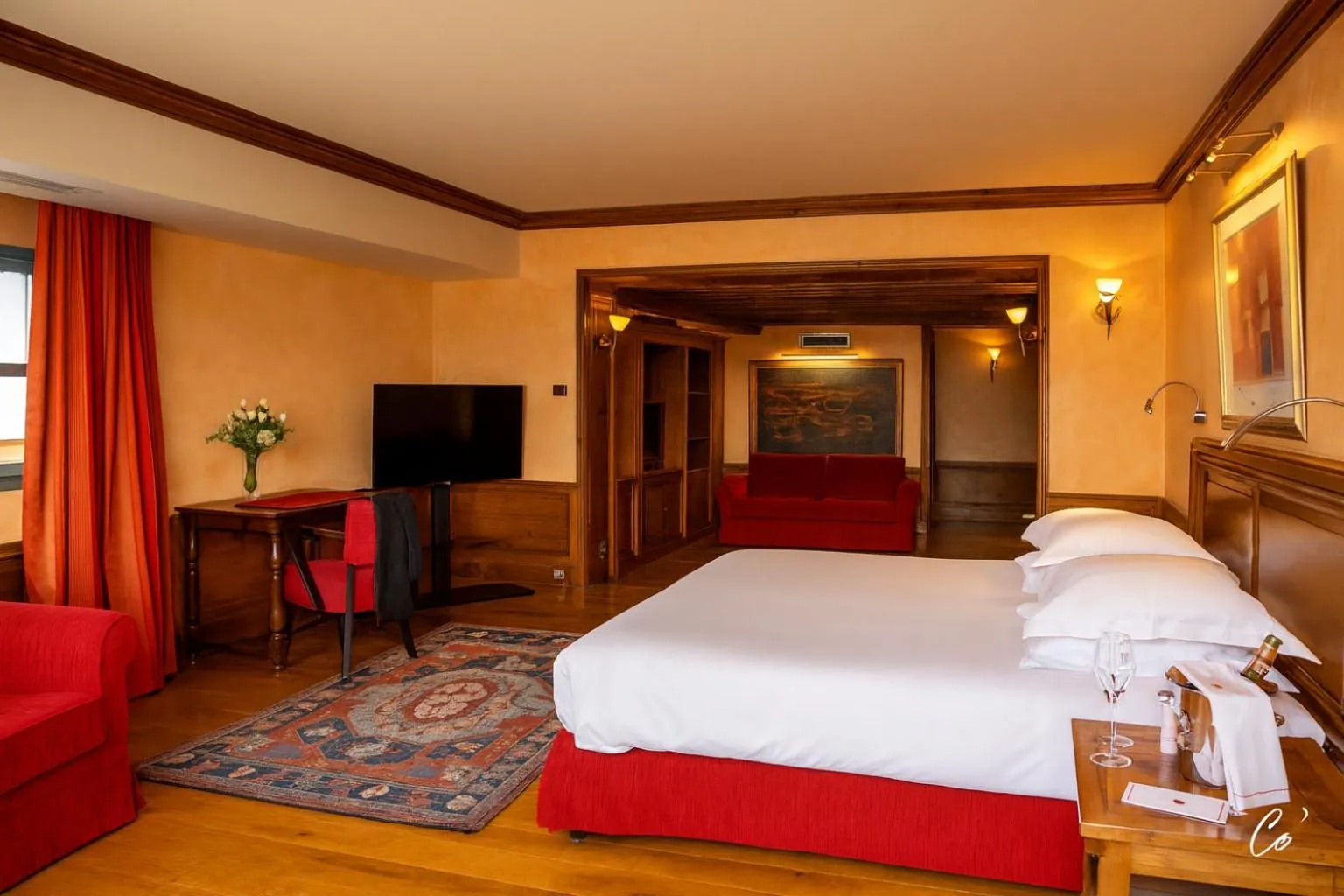 Photo of the whole room, Bed in Georges Blanc Parc & Spa