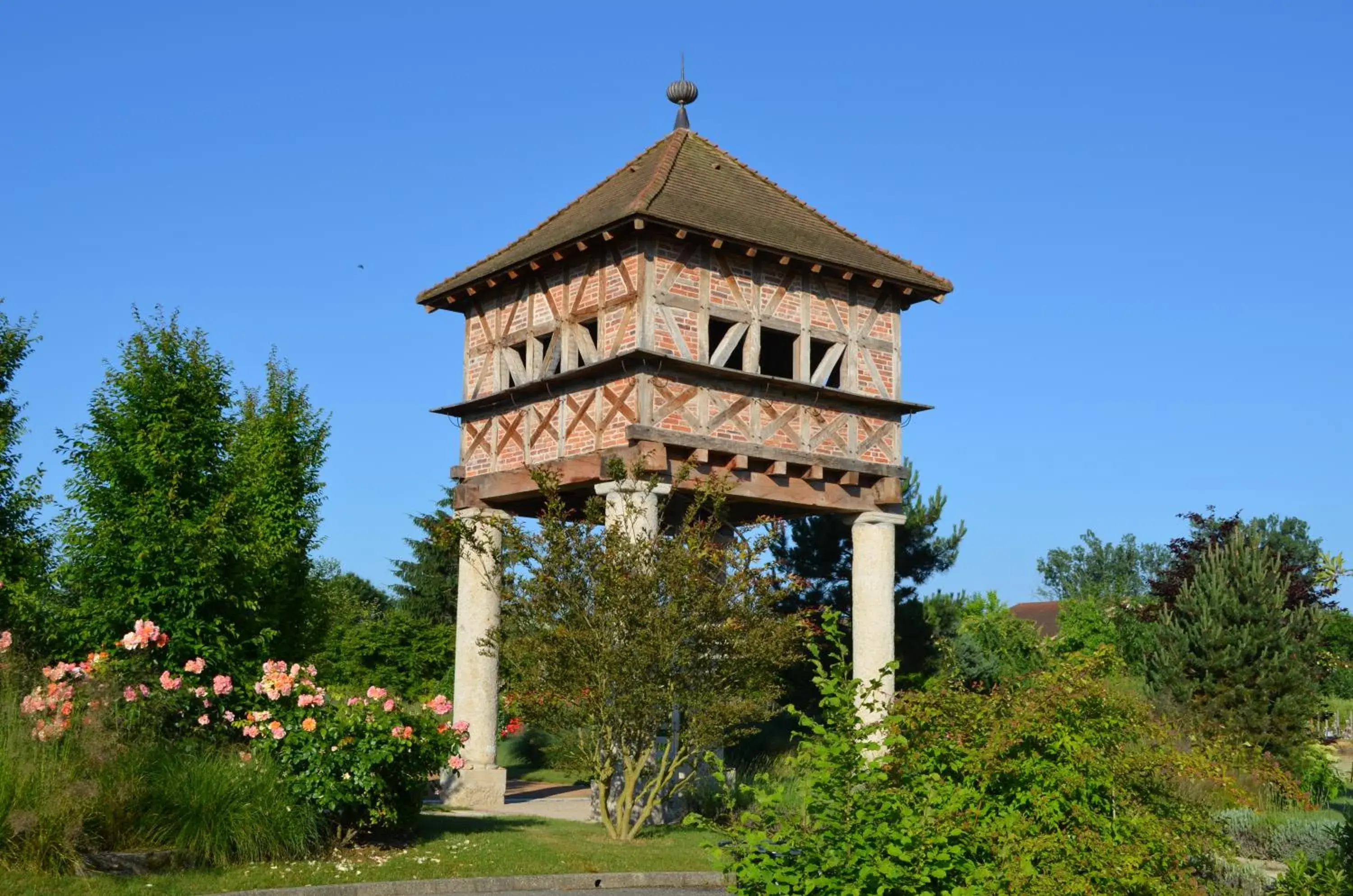 Facade/entrance in Georges Blanc Parc & Spa Facade/entrance in Georges Blanc Parc & Spa
